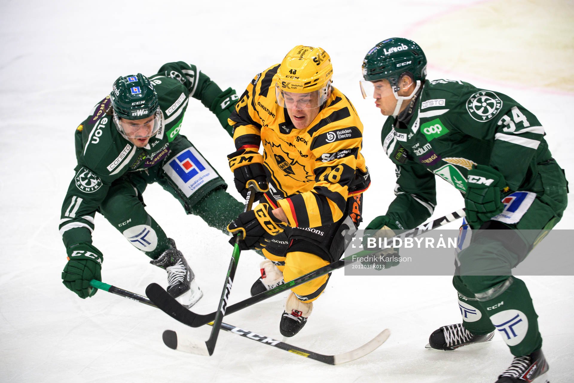 Skellefteås Jonatan Berggren i en kamp mot Färjestads