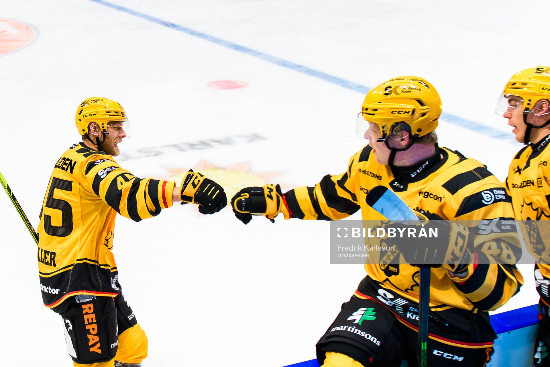 Skellefteås Oscar Möller jublar med Jonatan Berggren