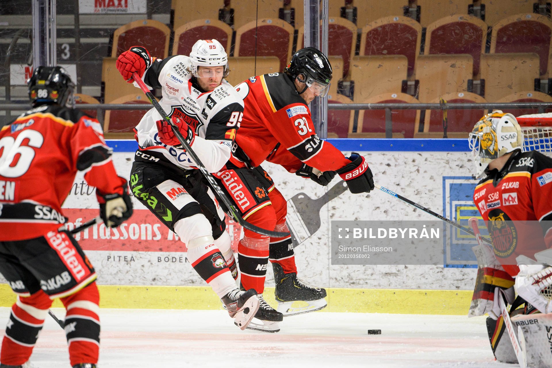 Malmö Redhawks Carl Persson och Luleås Oscar Engsund