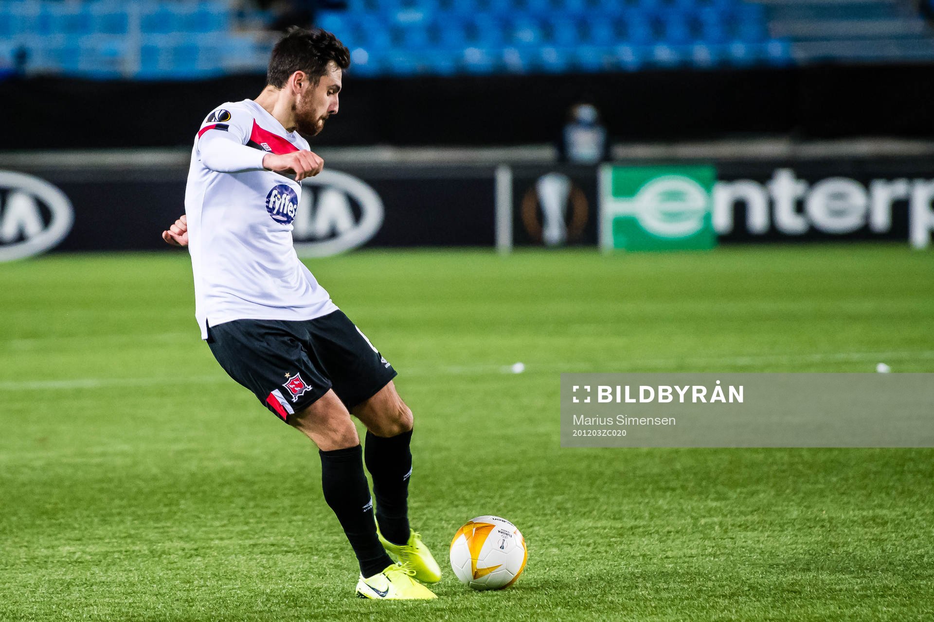 Jordan Flores of Dundalk scores the 3-1 goal during the Europa League group stage match between Molde and Dundalk on December 3, 2020 in Molde.