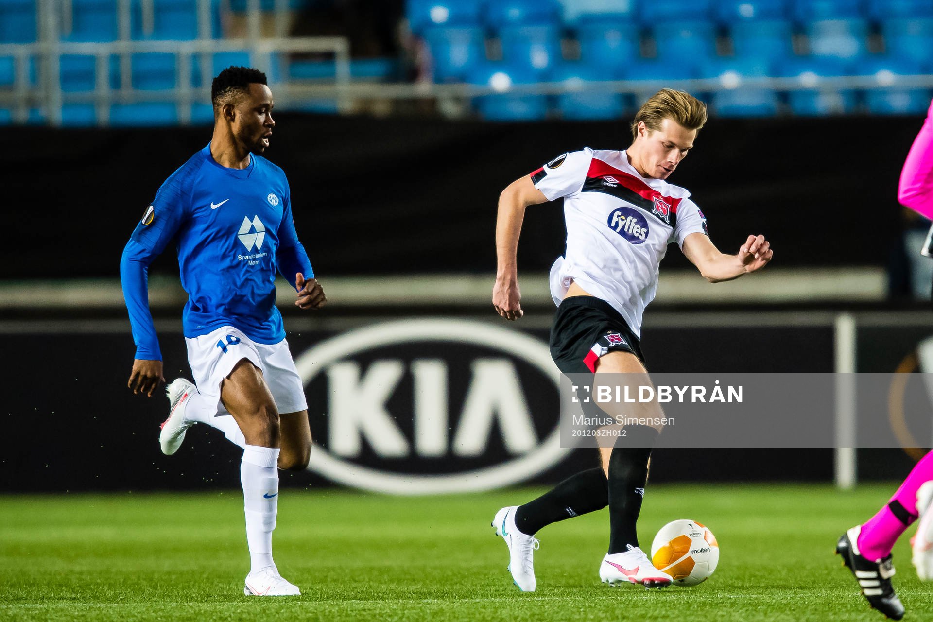 Leke Samson James of Molde and Dan Cleary of Dundalk