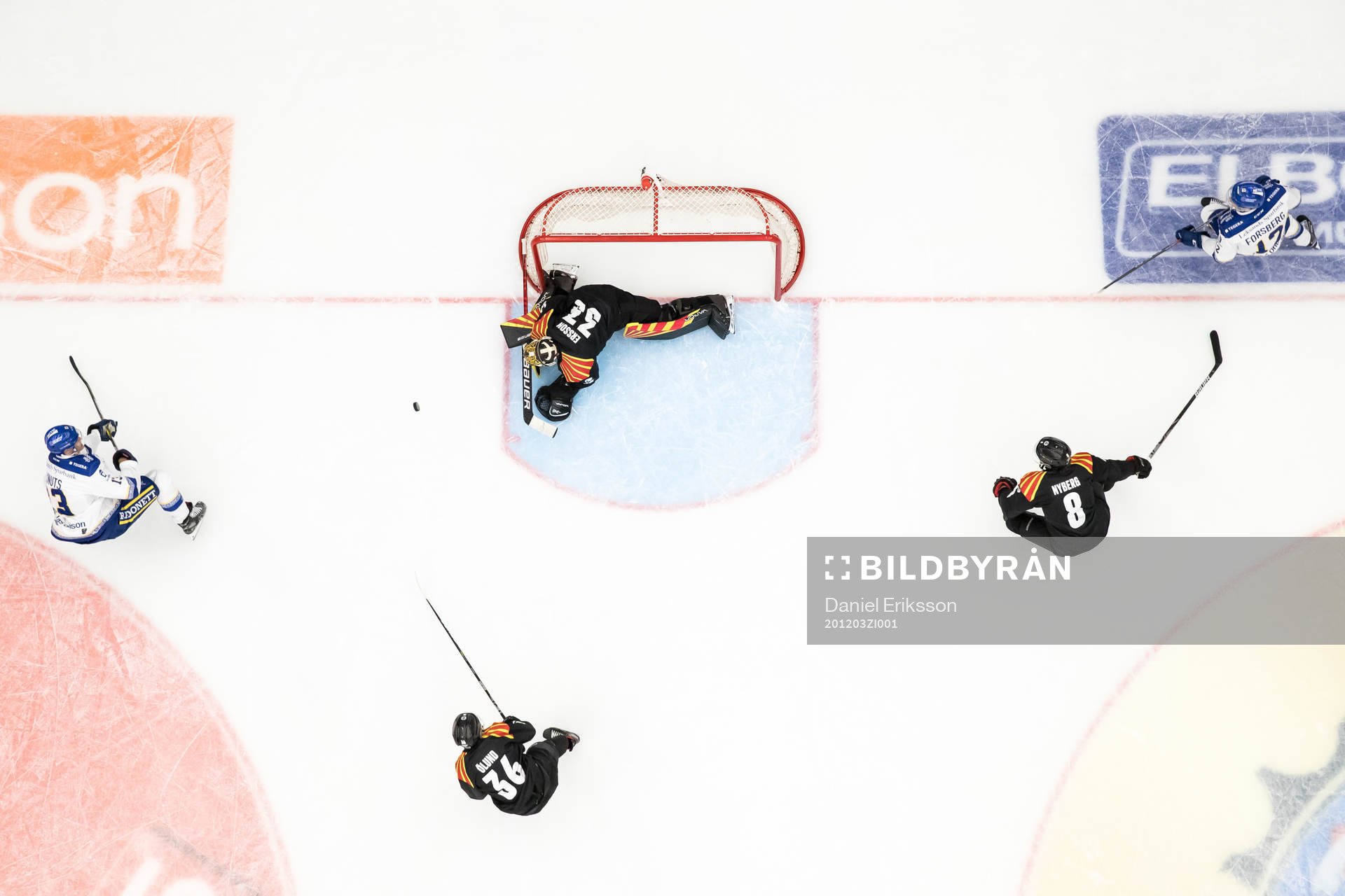 Leksands Jon Knuts och Brynäs målvakt Samuel Ersson och