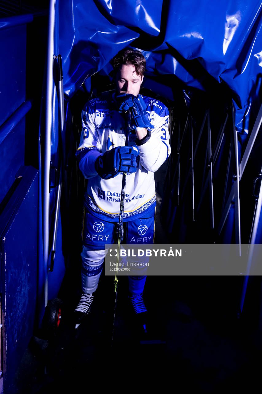 Leksands August Berg innan ishockeymatchen i SHL mellan