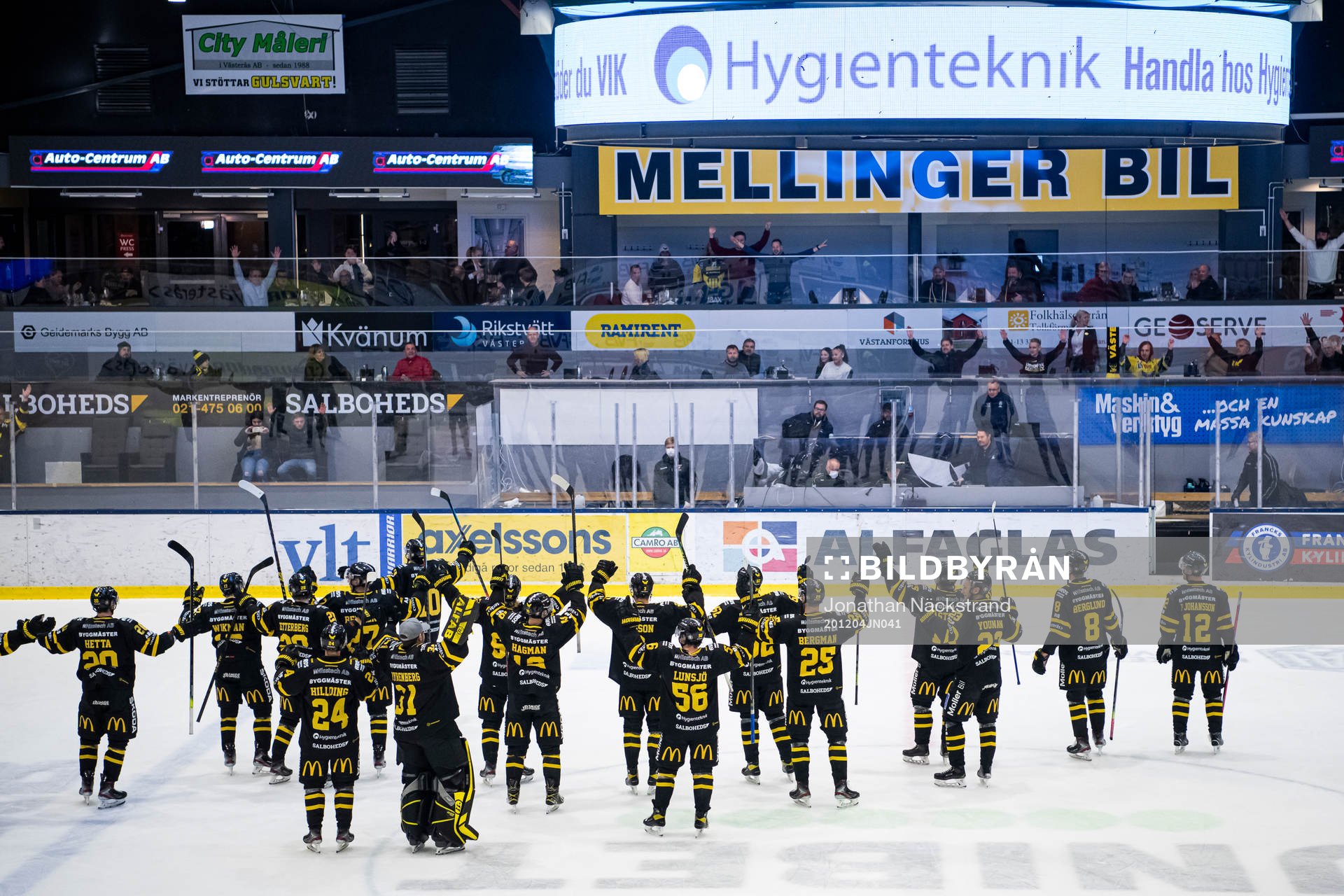 Västerås spelare jublar med publiken