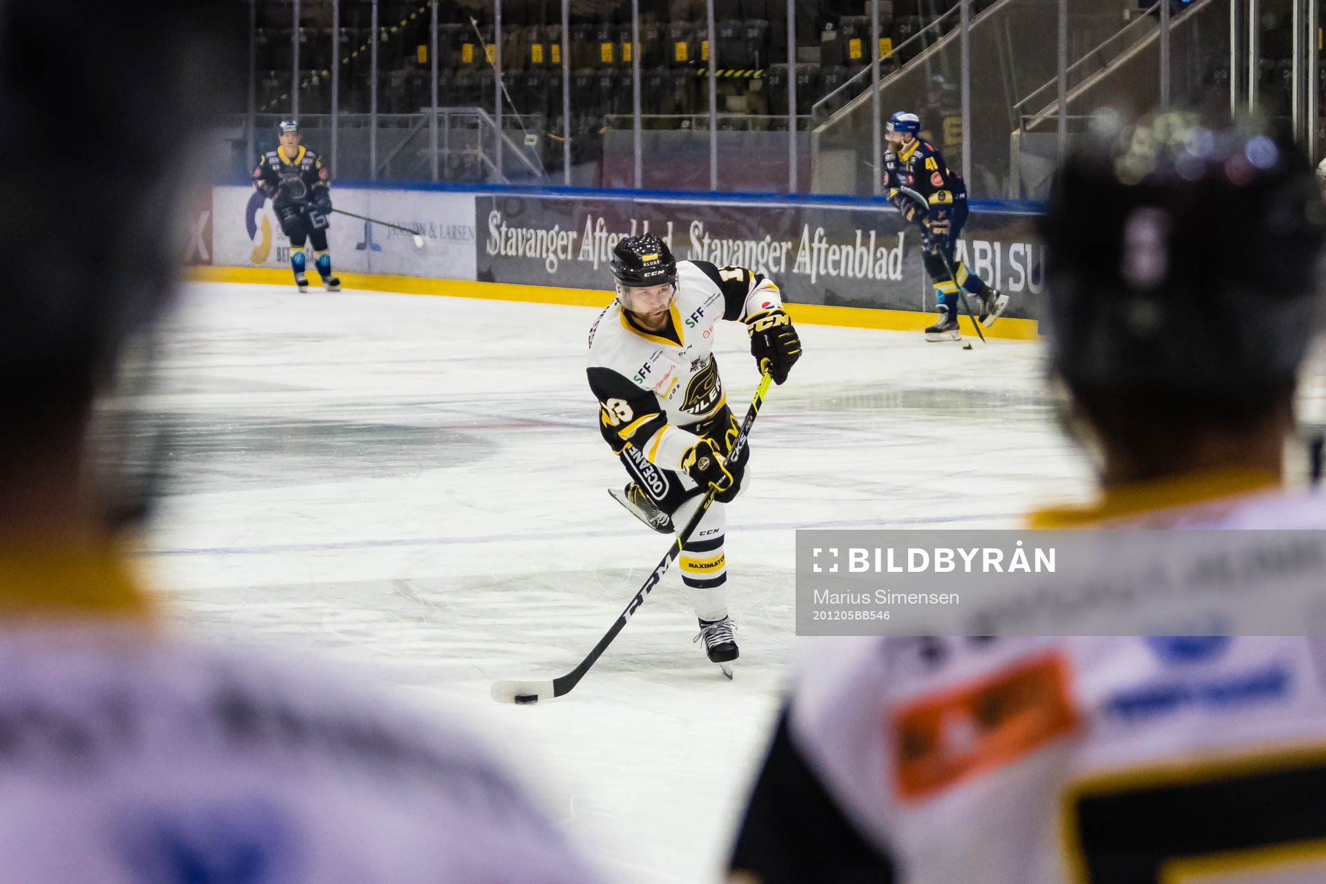 David Morley of Stavanger Oilers warms up