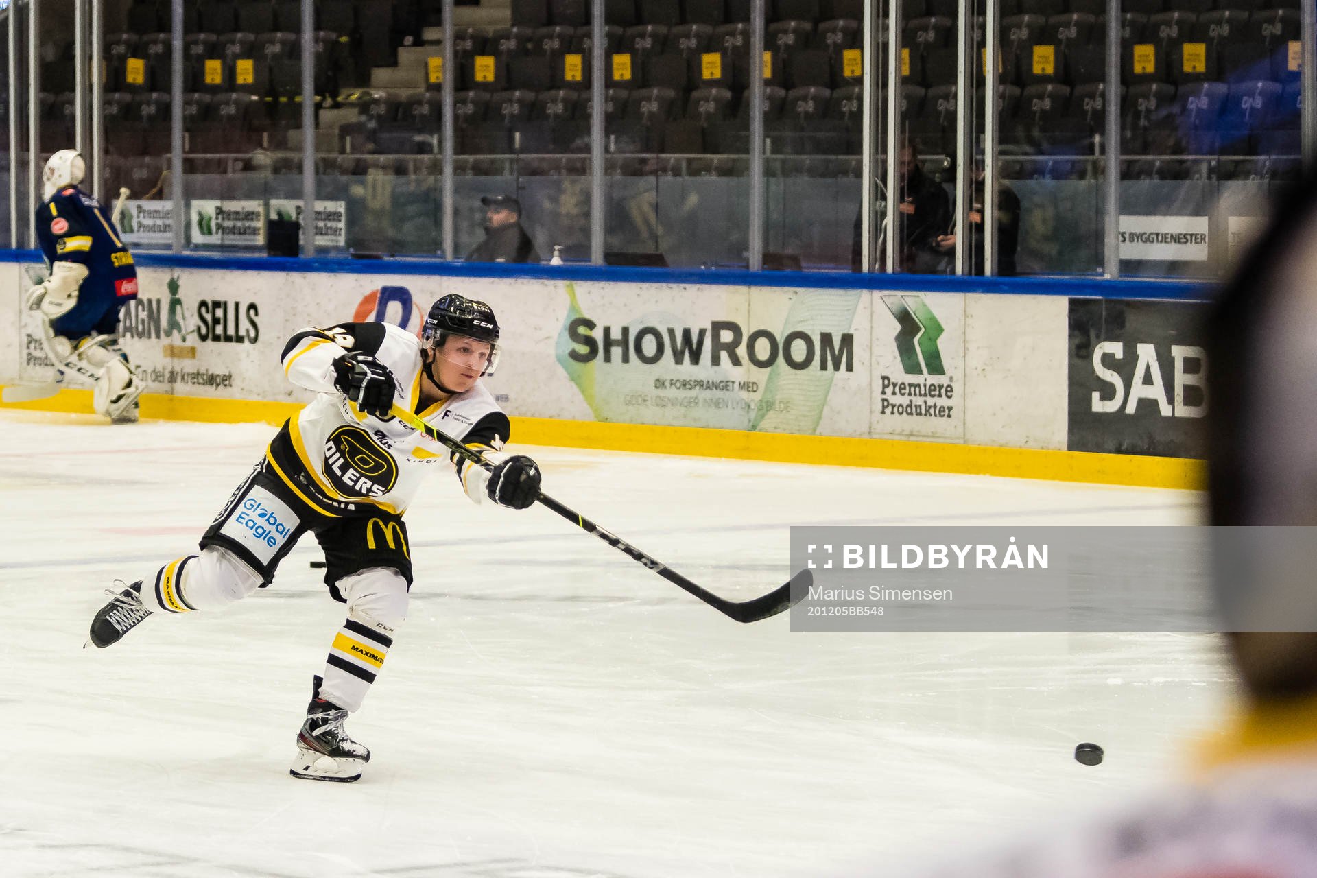 Magnus Hoff of Stavanger Oilers warms up