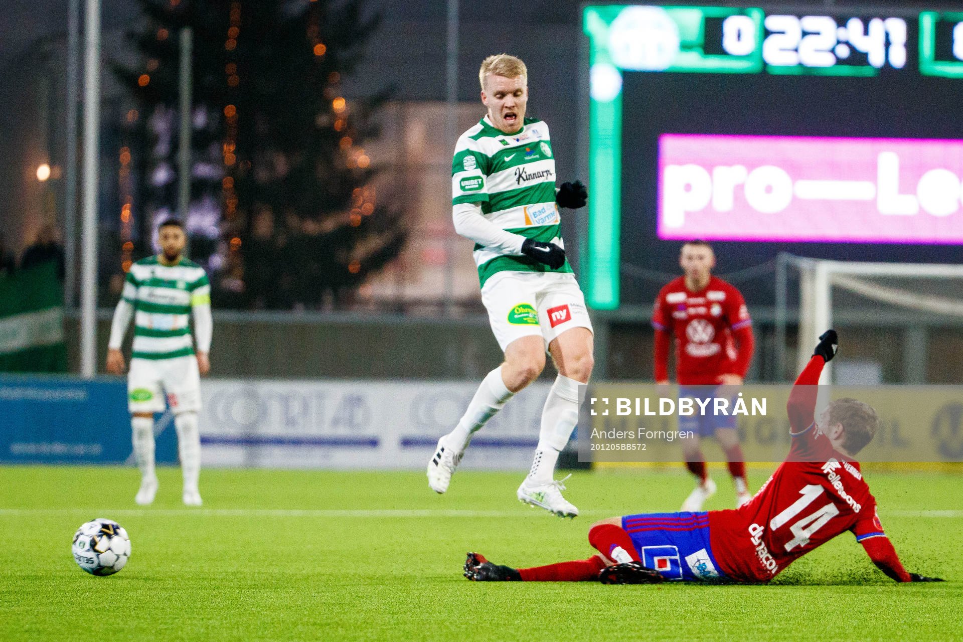 Västerås Simon Johansson och Östers Oliver Silverholt