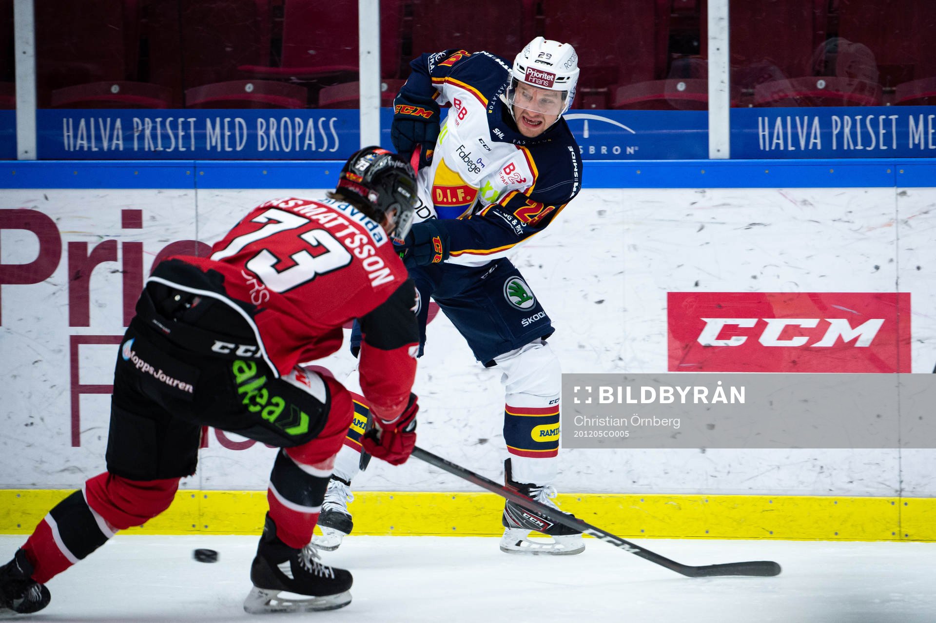 Djurgårdens Sebastian Strandberg och Malmö Redhawks Adam