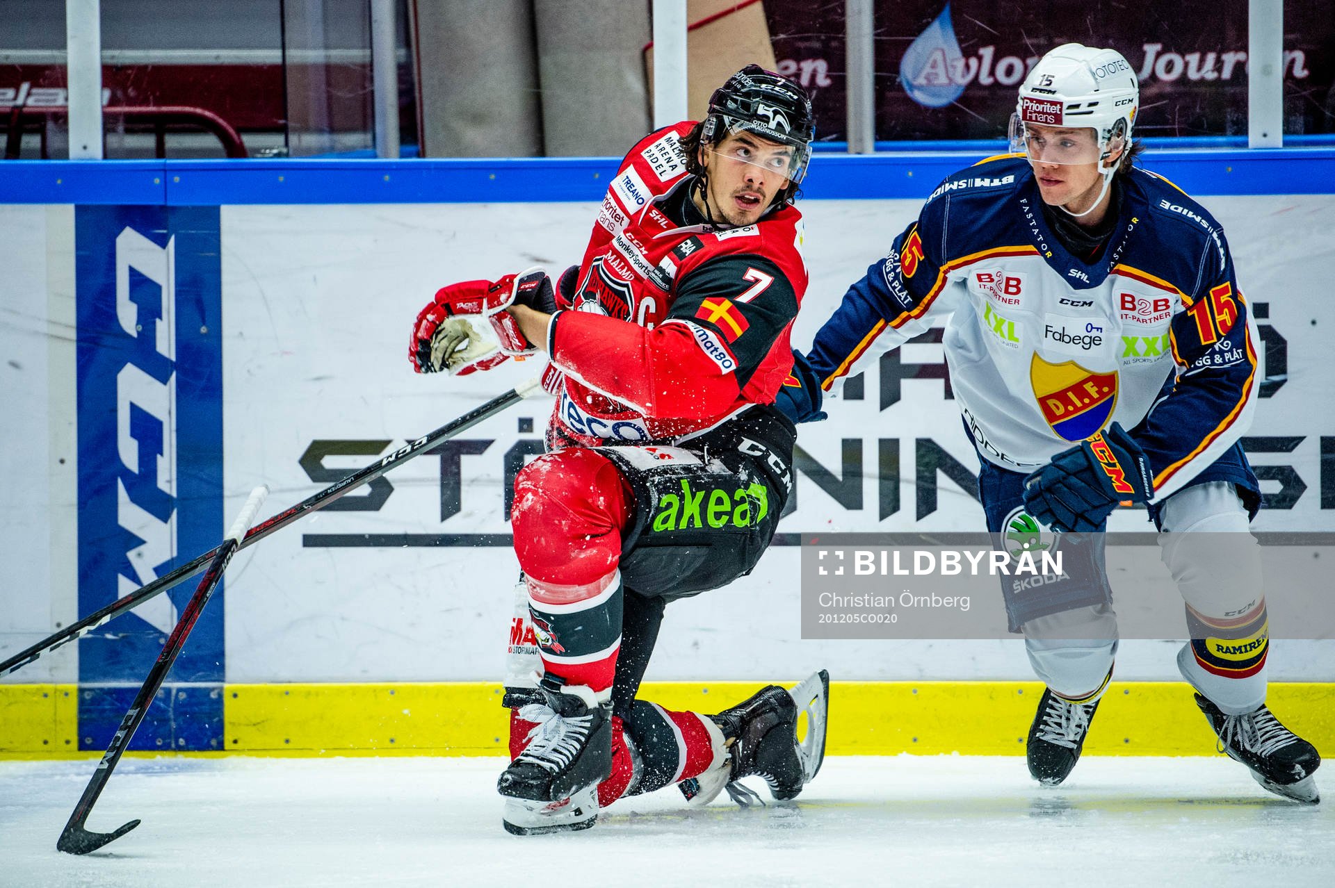 Malmö Redhawks Oliver Lauridsen och Djurgårdens Dominik