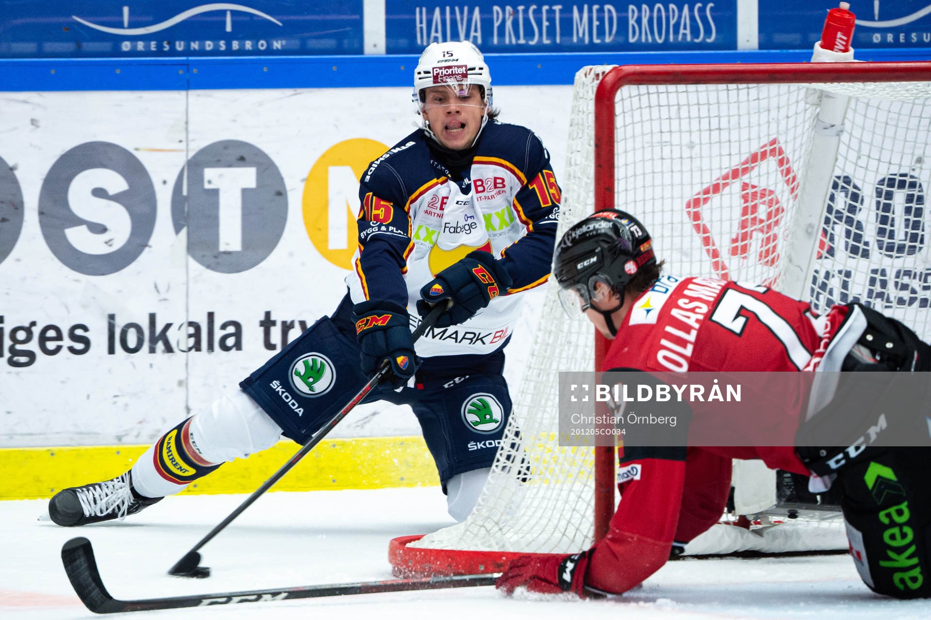 Djurgårdens Kalle Östman och Malmö Redhawks Adam Ollas