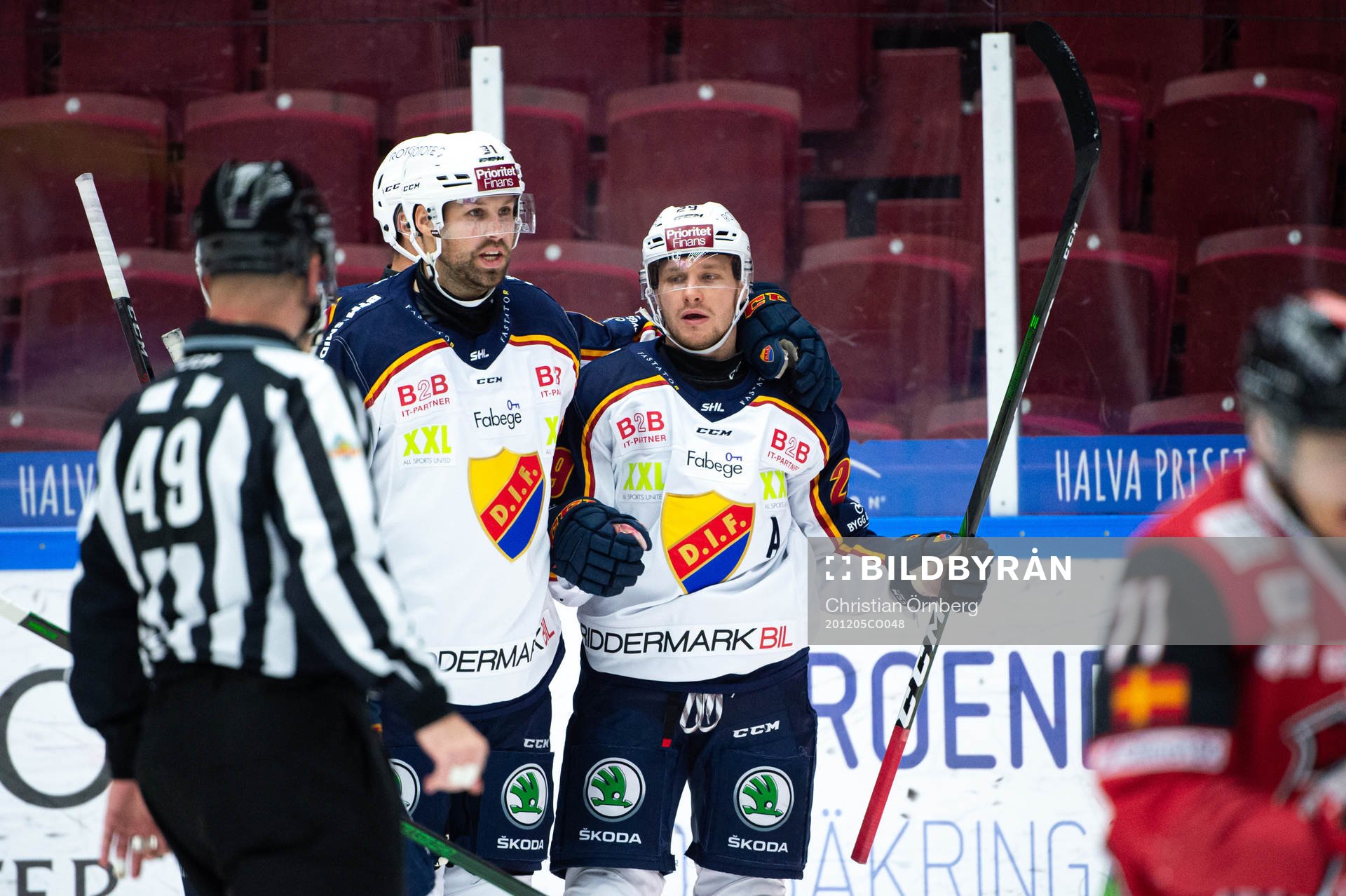 Djurgårdens Dick Axelsson och Sebastian Strandberg jublar