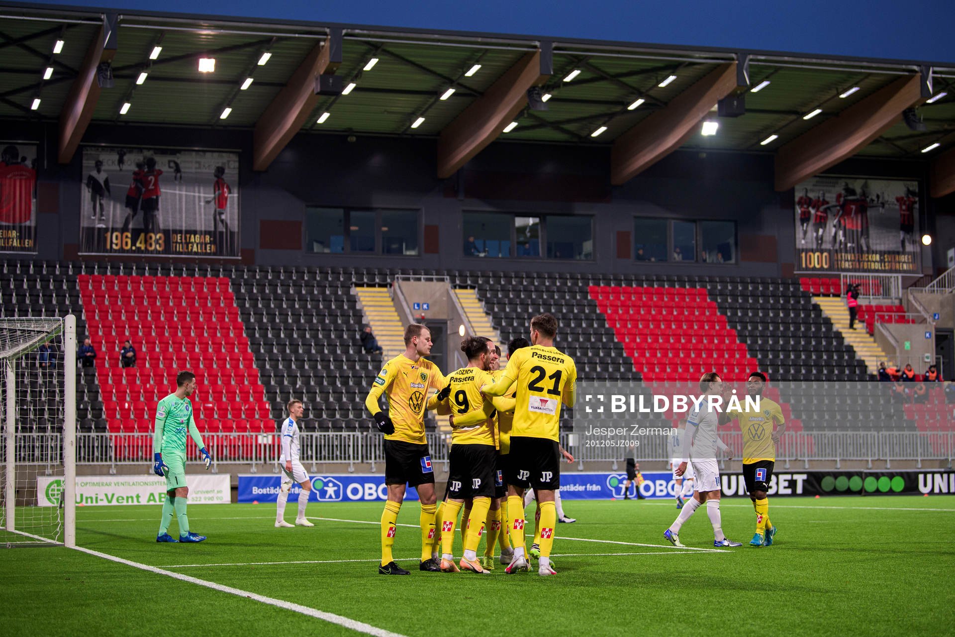 Jönköpings spelare jublar efter 0-1 av Dzenis Kozica under fotbollsmatchen i Superettan mellan Akropolis och Jönköpings Södra den 5 december 2020 i Stockholm.