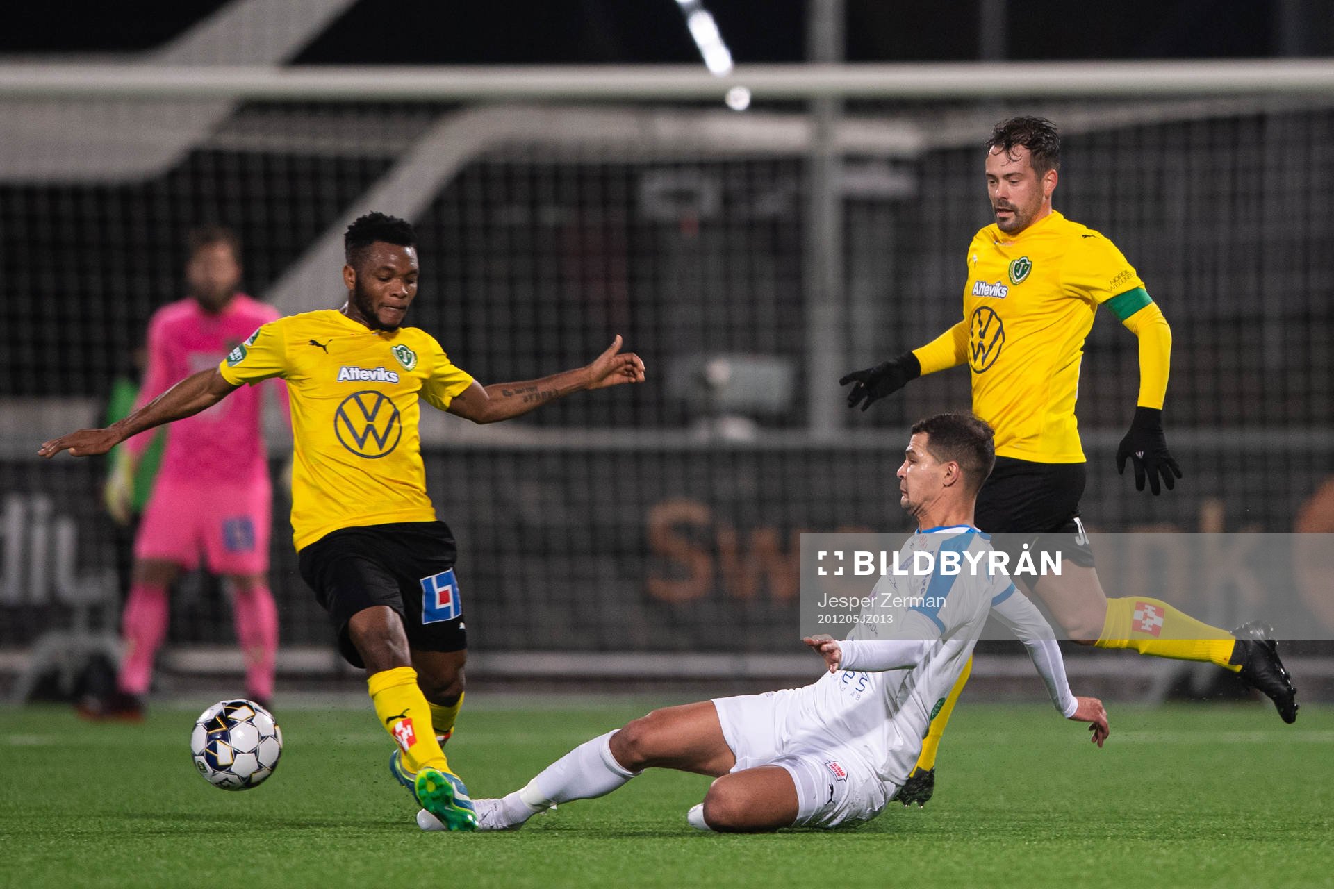 Jönköpings Enock Kwakwa och Akropolis Mauricio Albornoz