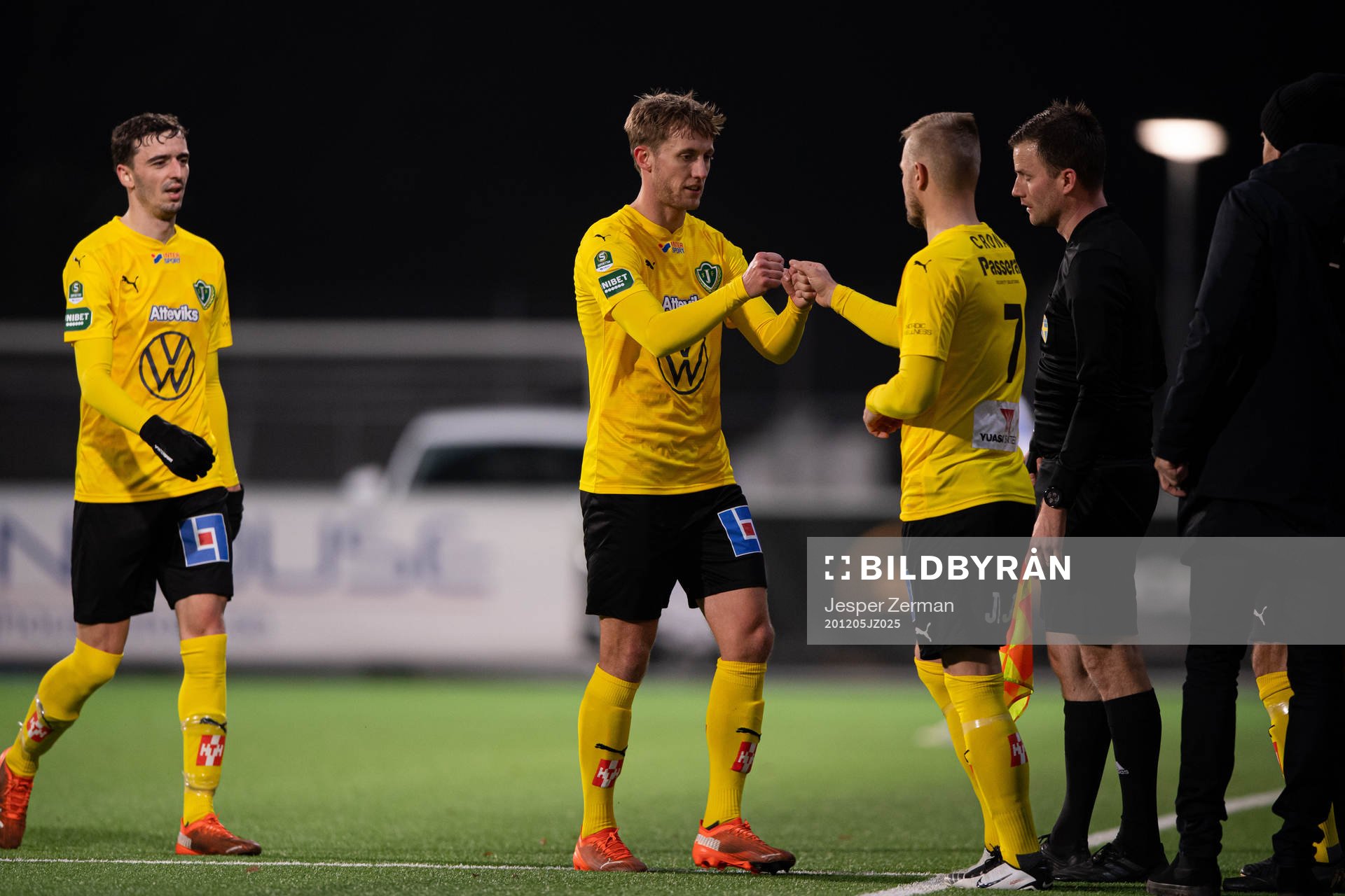 Byte mellan Jönköpings Jesper Svensson och Sebastian Crona
