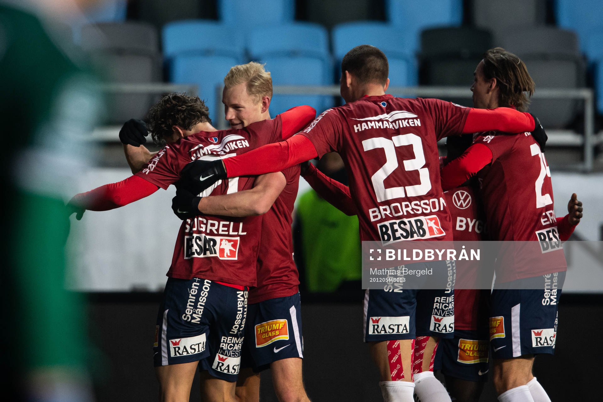 Örgrytes Adam Bergmark Wiberg jublar med Herman Sjögrell