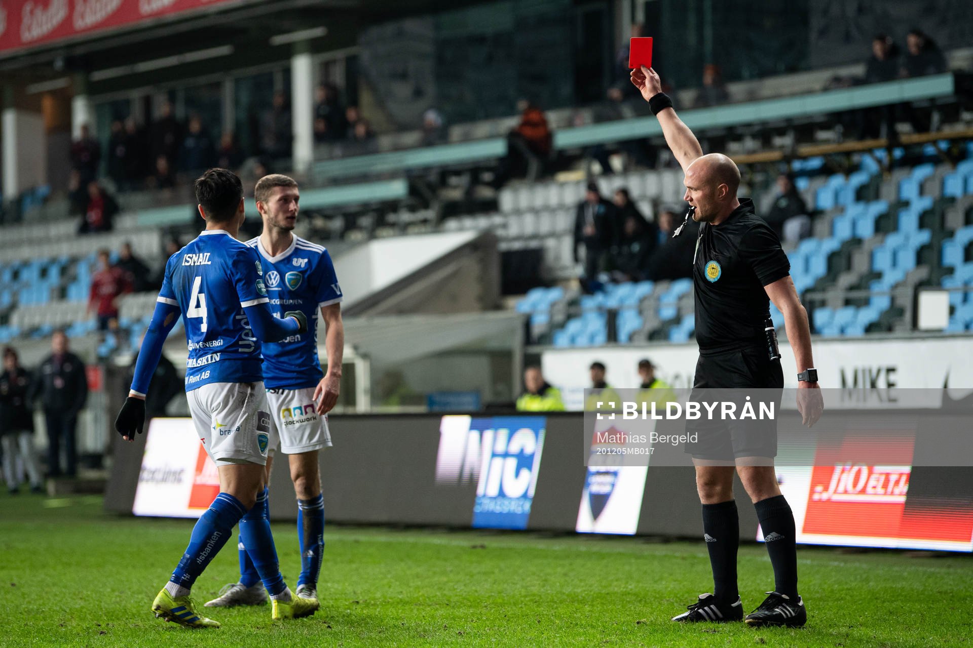Umeås Jakob Bergman får rött kort