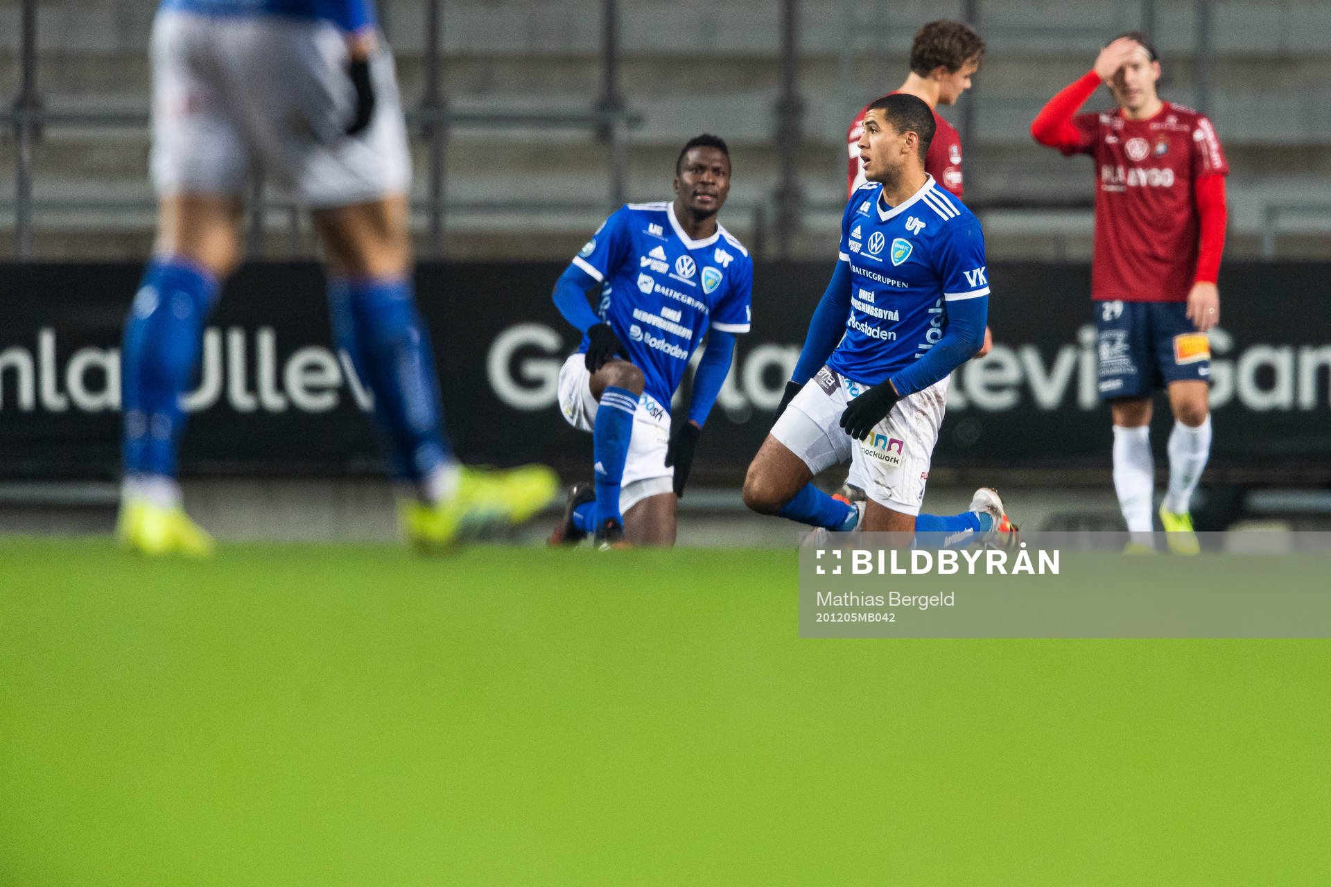 Umeås Alexis Bbakka och Timothy McNeil deppar