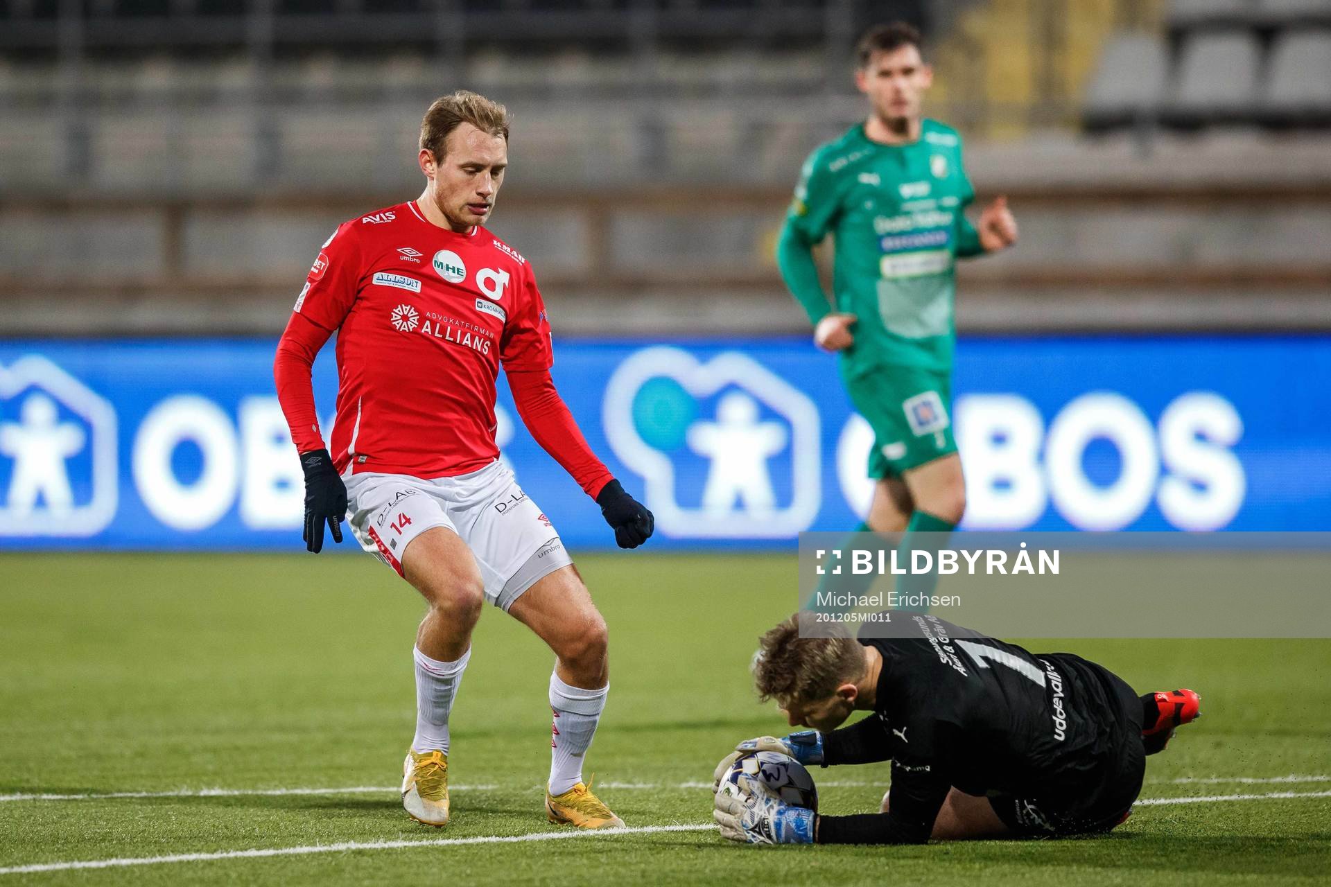 Degerfors Villiam Dahlström och Ljungskiles målvakt Robin