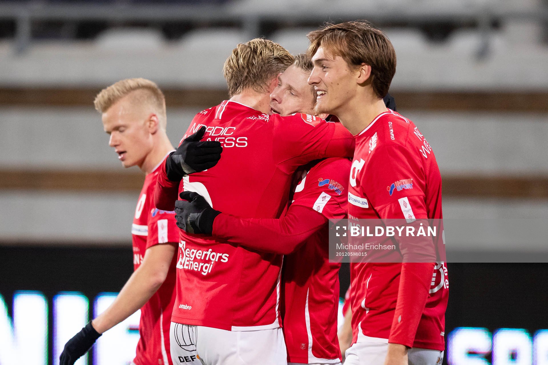 Degerfors Johan Bertilsson jublar ihop med Oliver Ekroth
