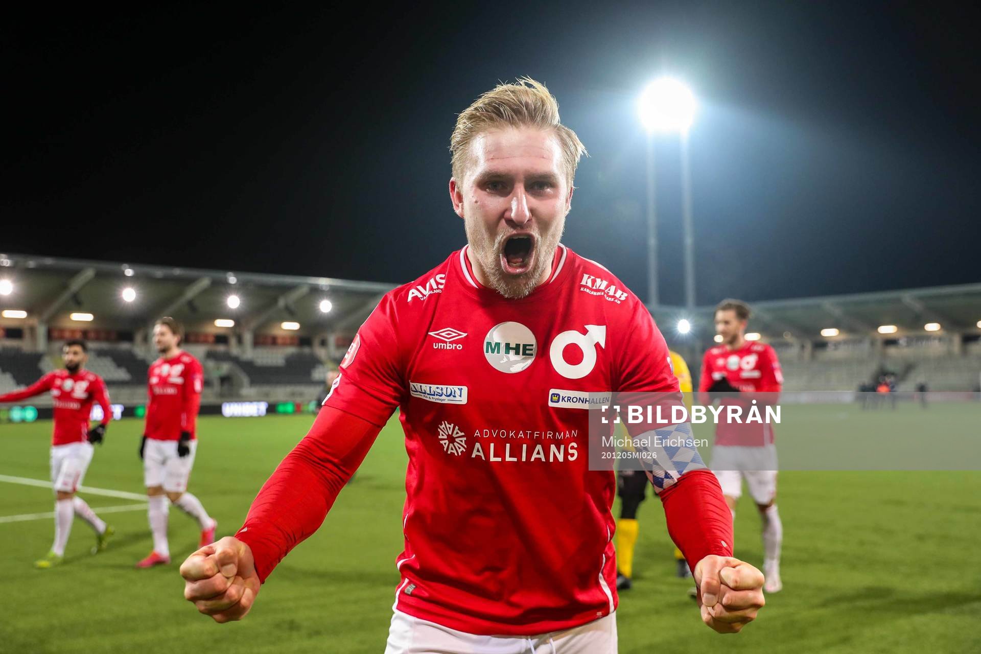 Degerfors Oliver Ekroth jublar över avancemanget till