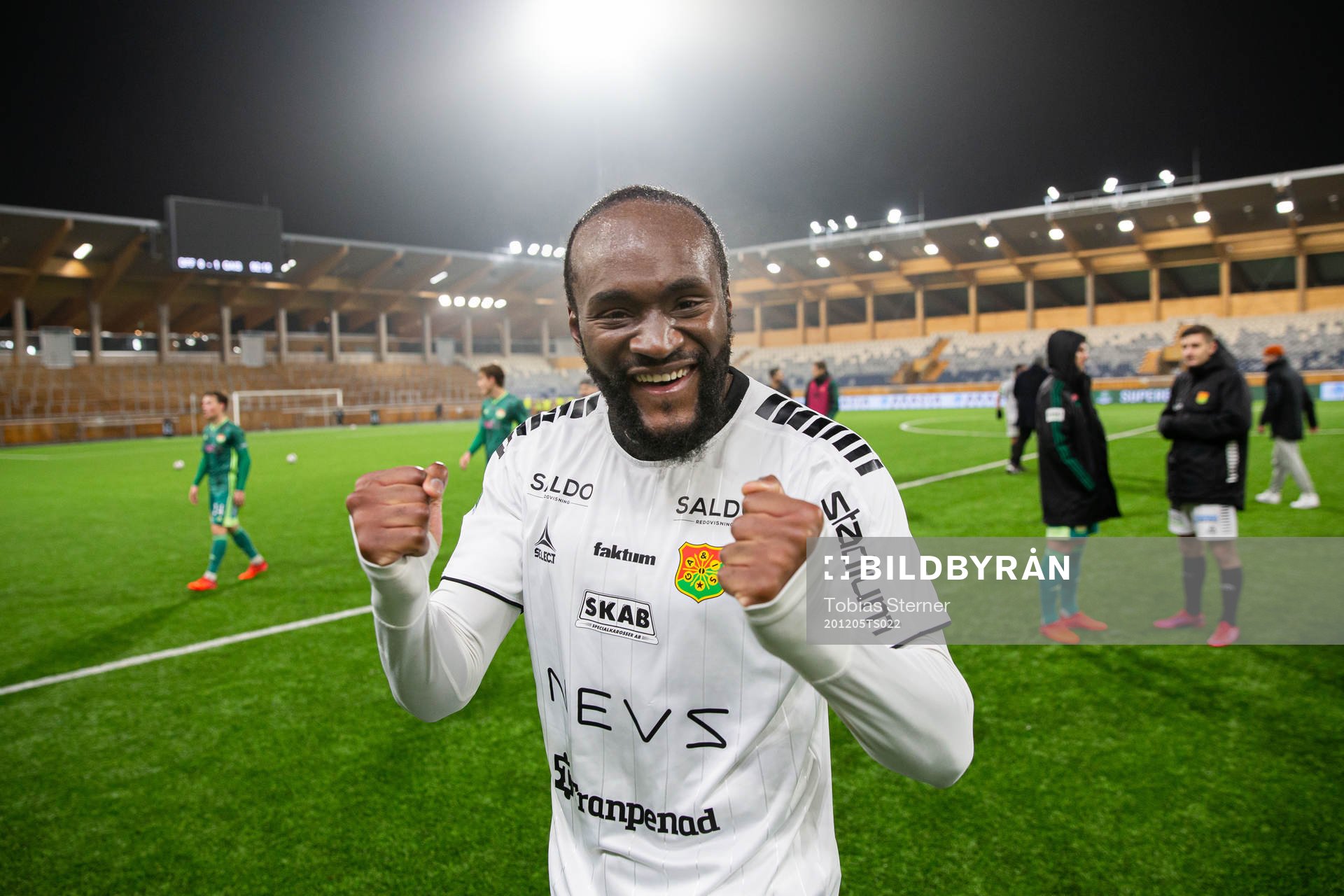 GAIS Boris Lumbana jublar efter fotbollsmatchen i Superettan mellan Dalkurd och GAIS den 5 december 2020 i Uppsala.