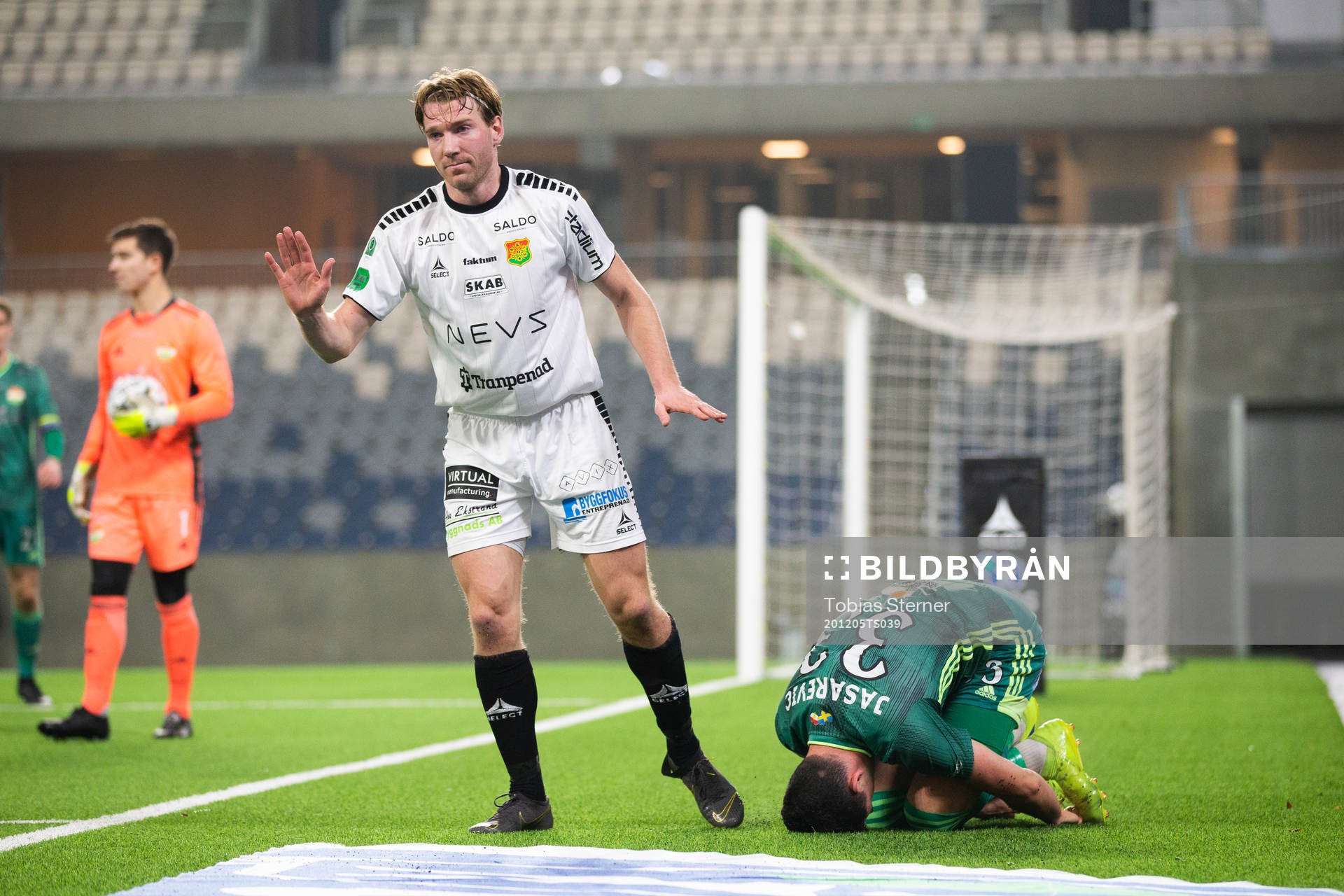 GAIS August Wängberg och Dalkurds Irfan Jasarevic som har
