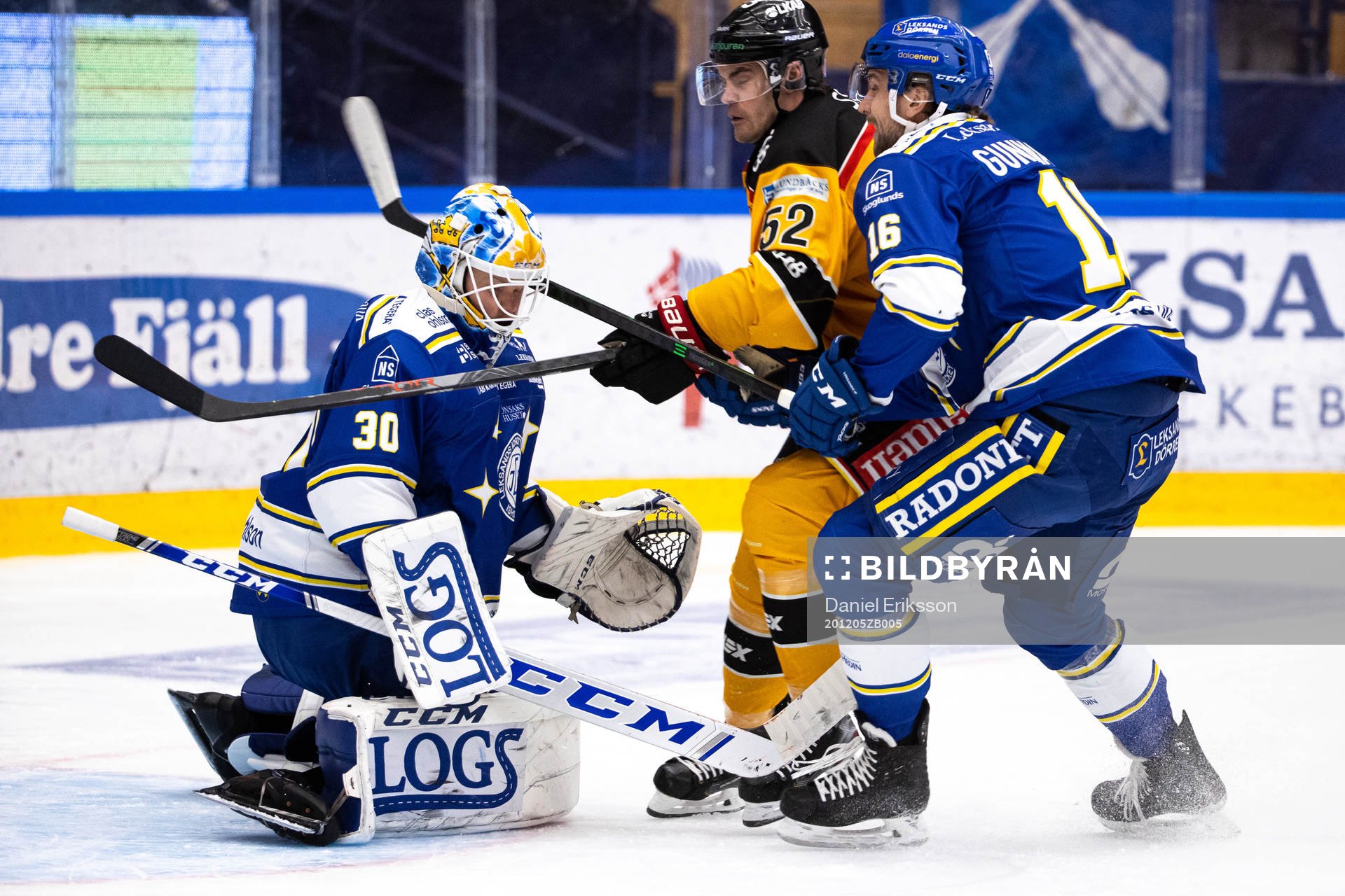 Luleås Karl Fabricius oroar framför Leksands målvakt