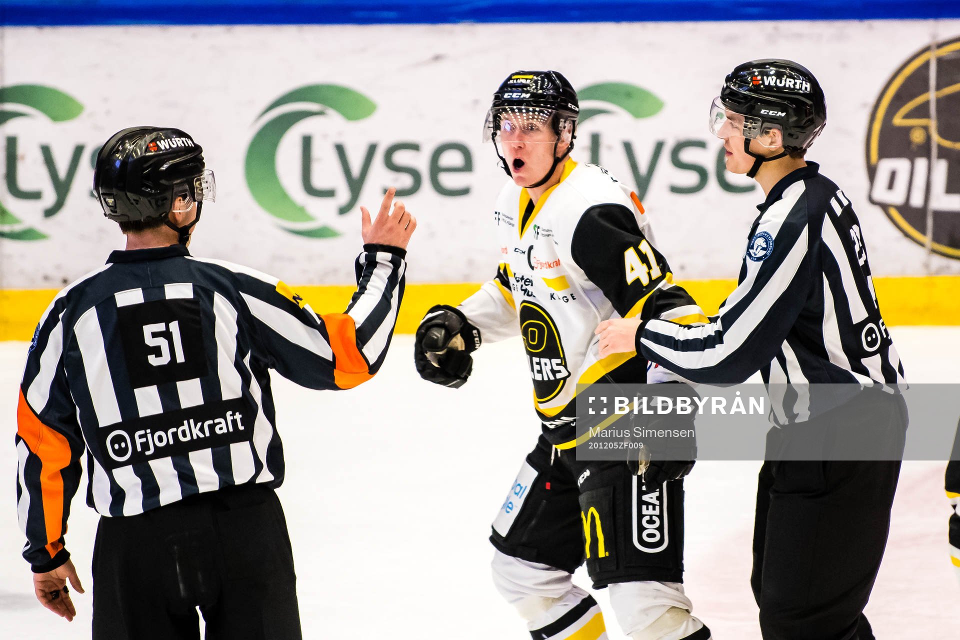 Dennis Løvold Sveum of Stavanger Oilers reacts