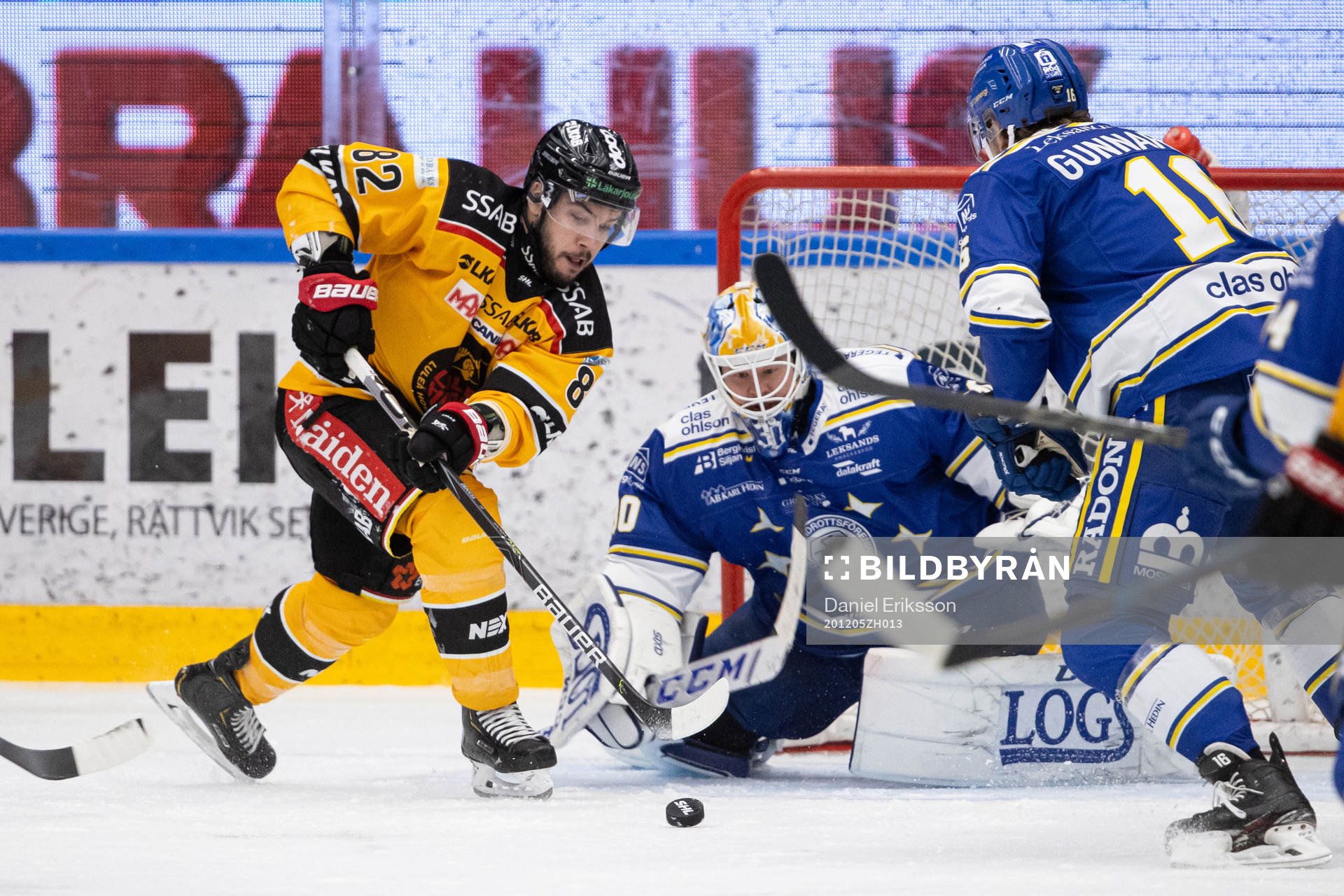 Luleås Karl Fabricius oroar framför Leksands målvakt