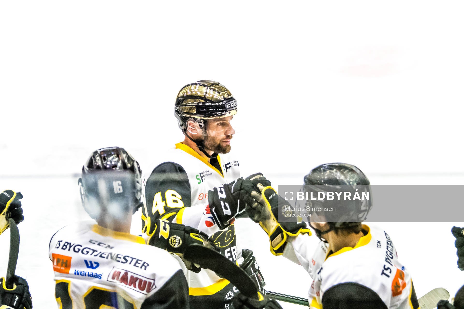 Dan Kissel of Stavanger Oilers celebrates