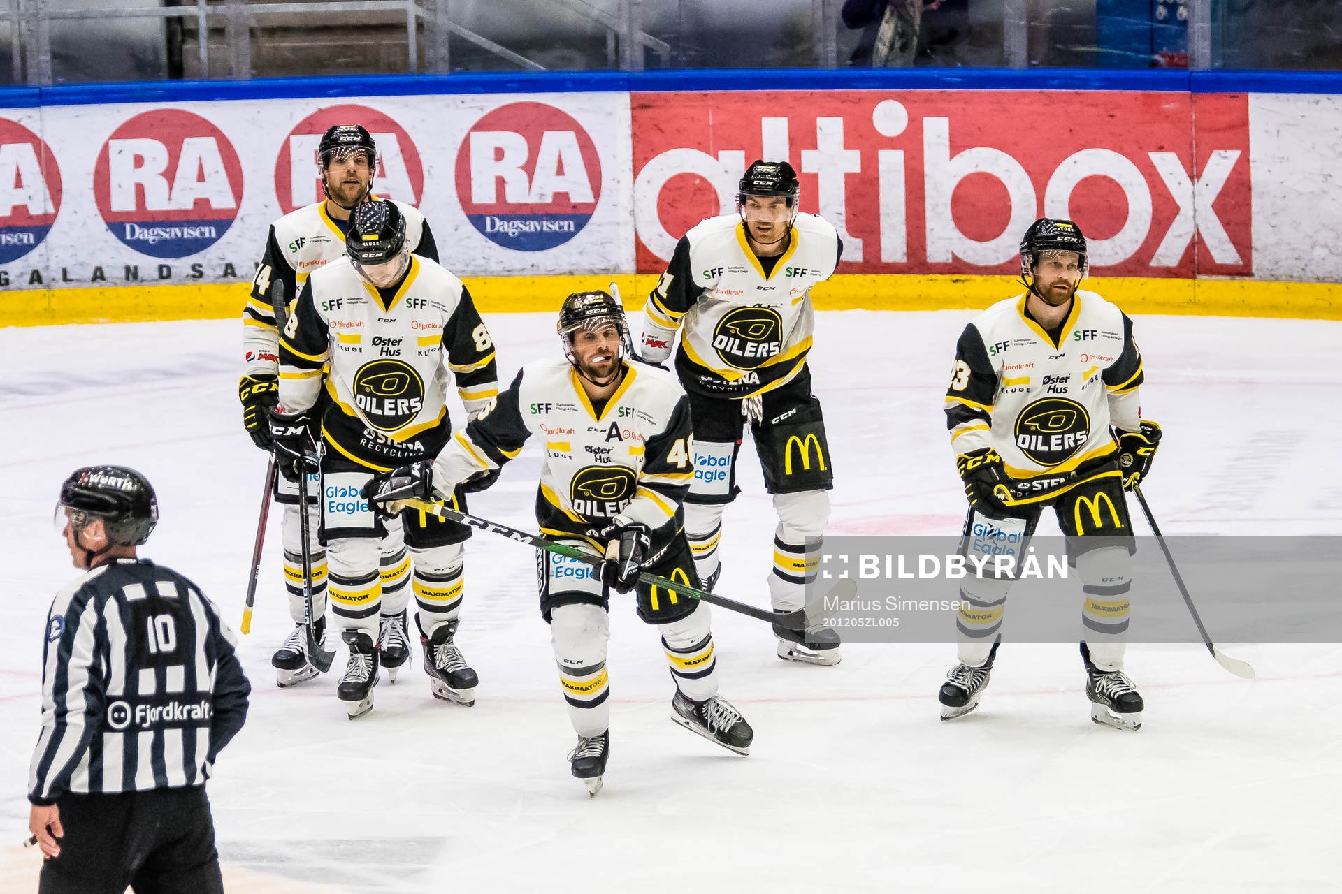 Dan Kissel of Stavanger Oilers celebrates