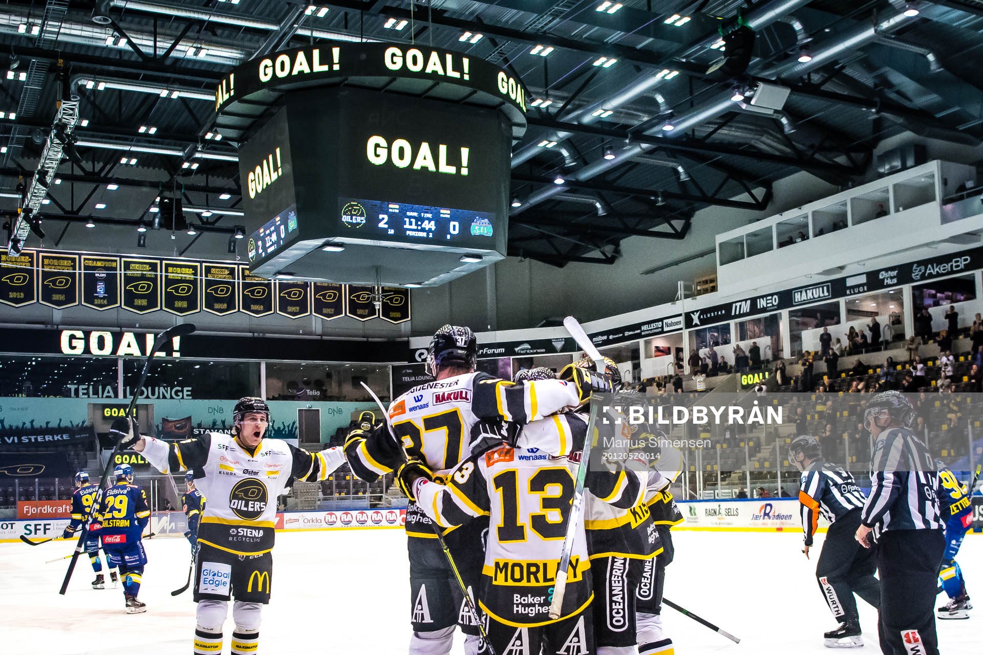 Dan Kissel of Stavanger Oilers celebrates