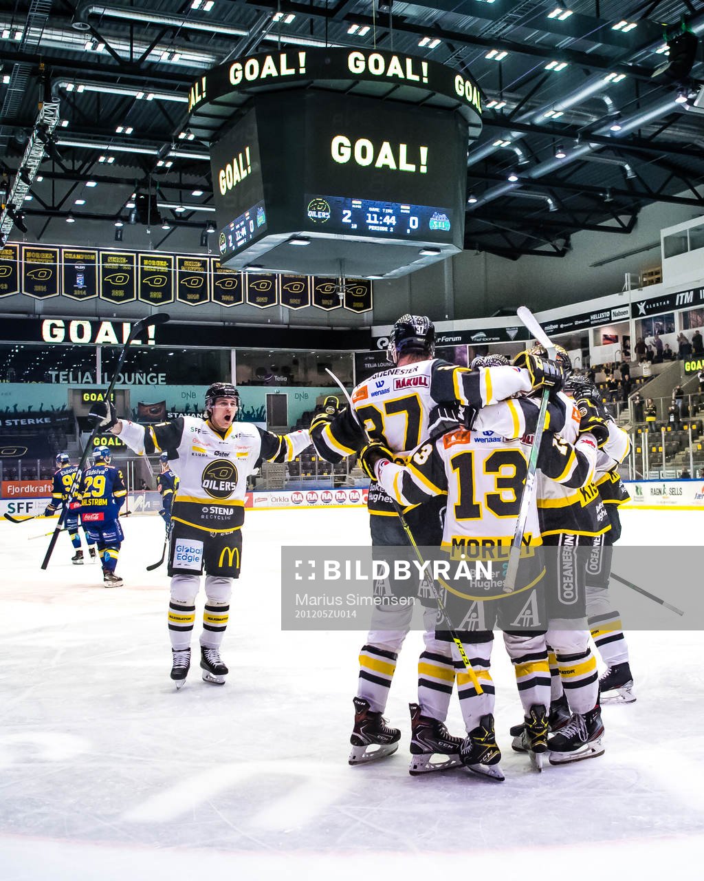Dan Kissel of Stavanger Oilers celebrates