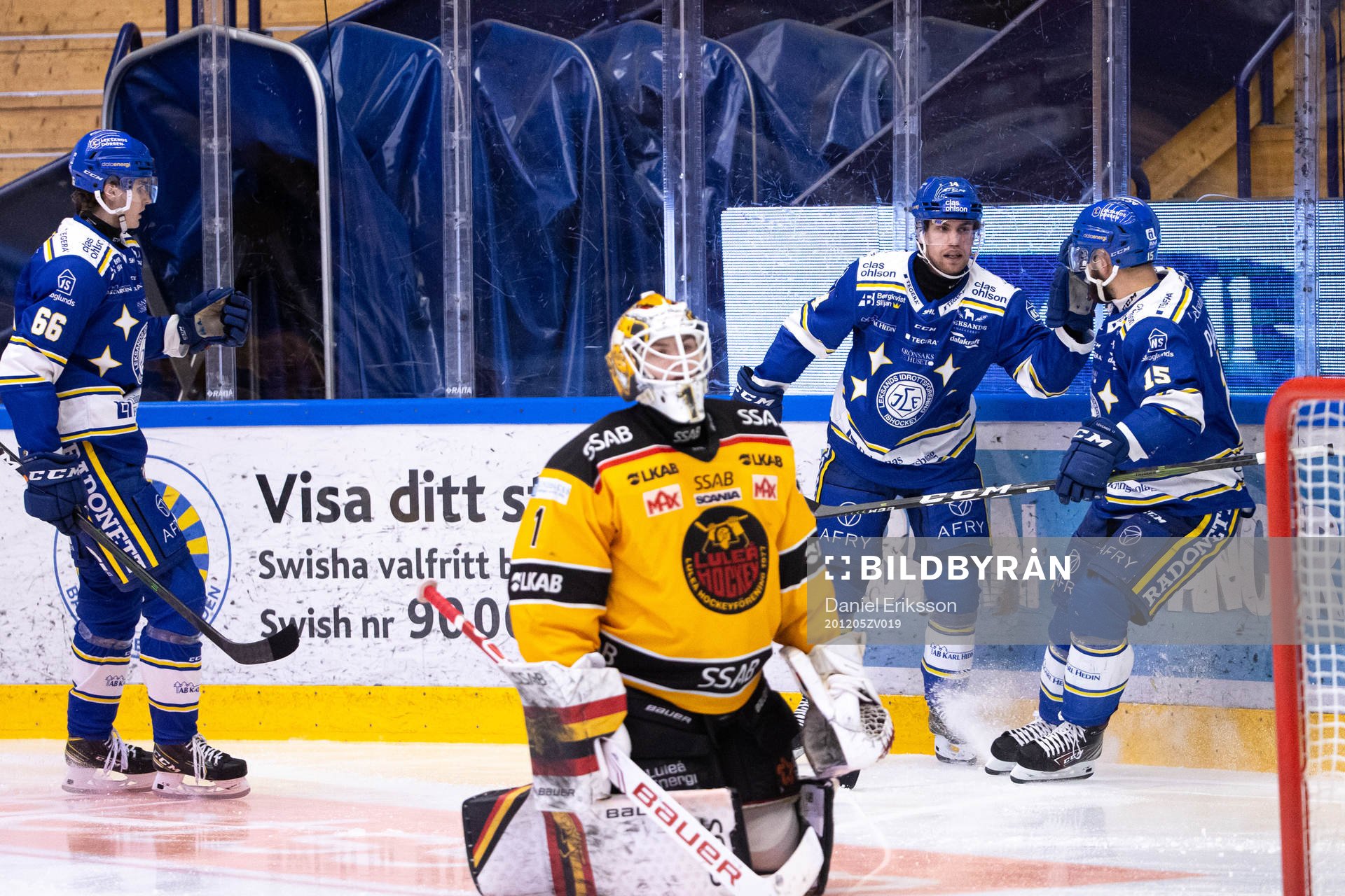 Leksands Nils Åman , Oskar Lang och Otto Paajanen jublar
