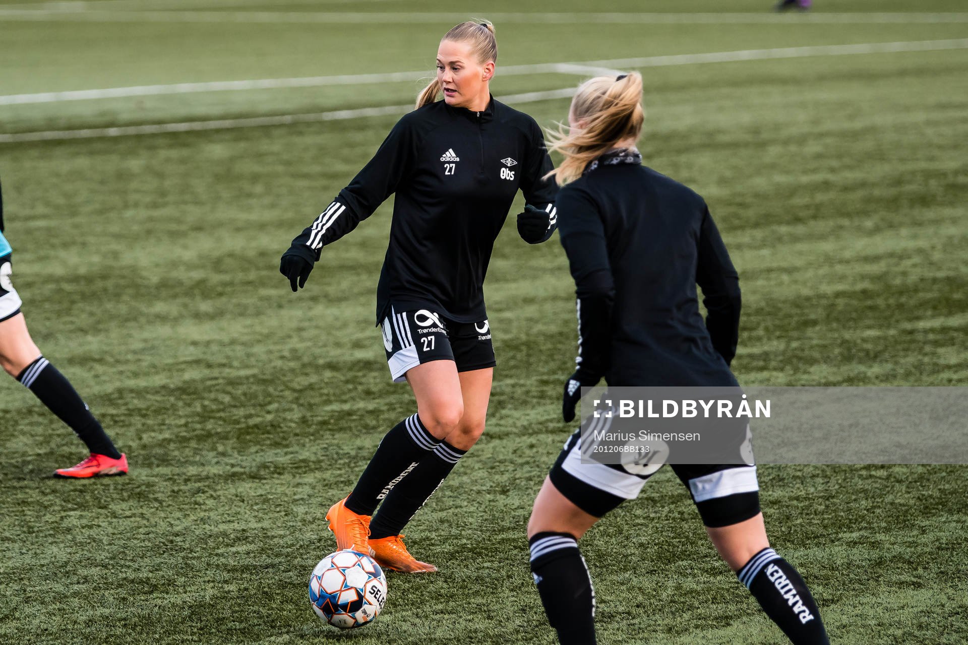 Lisa-Marie Karlseng Utland of Rosenborg warms up