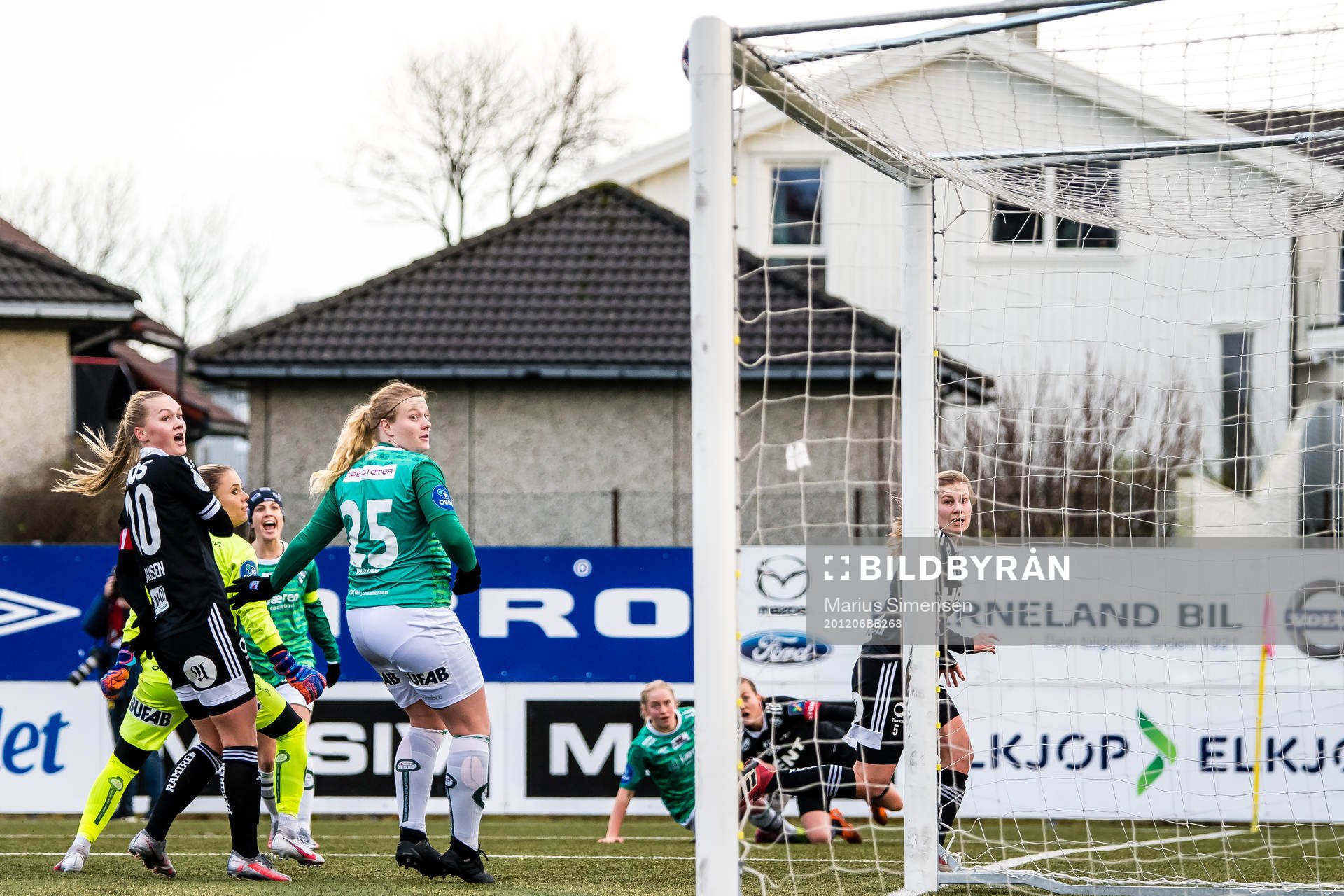 Cesilie Andreassen of Rosenborg misses a chance to score