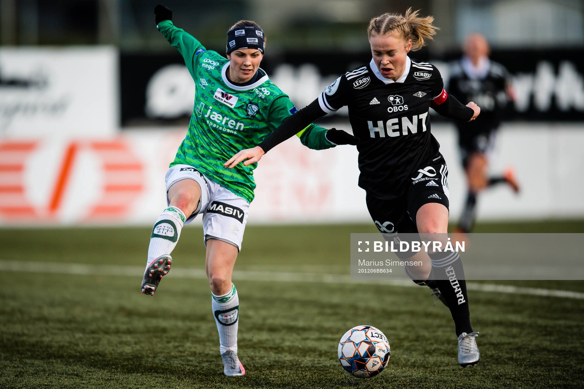 Tuva Hansen of Klepp and Julie Blakstad of Rosenborg