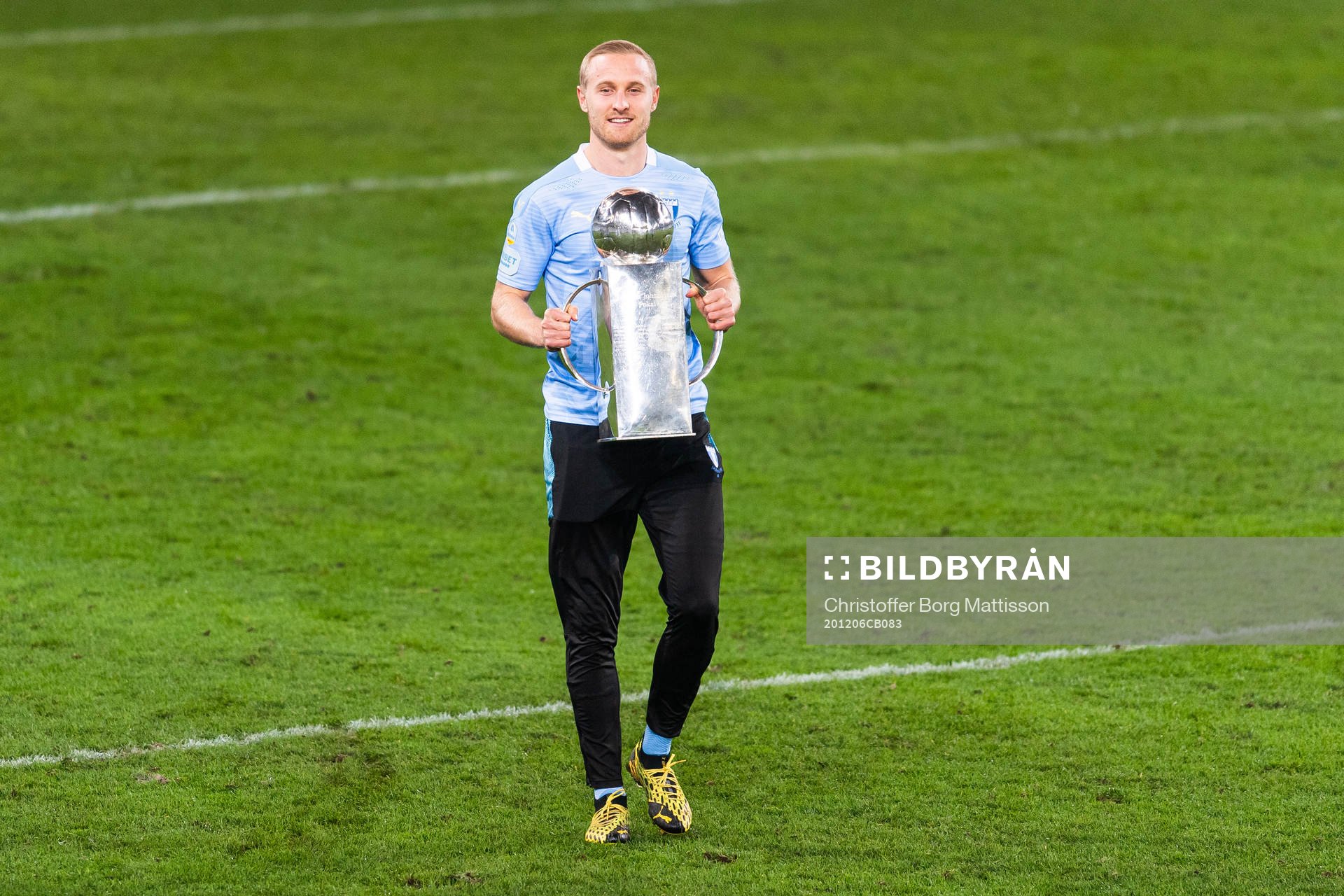 Malmö FFs Franz Brorsson med Lennart Johanssons pokal