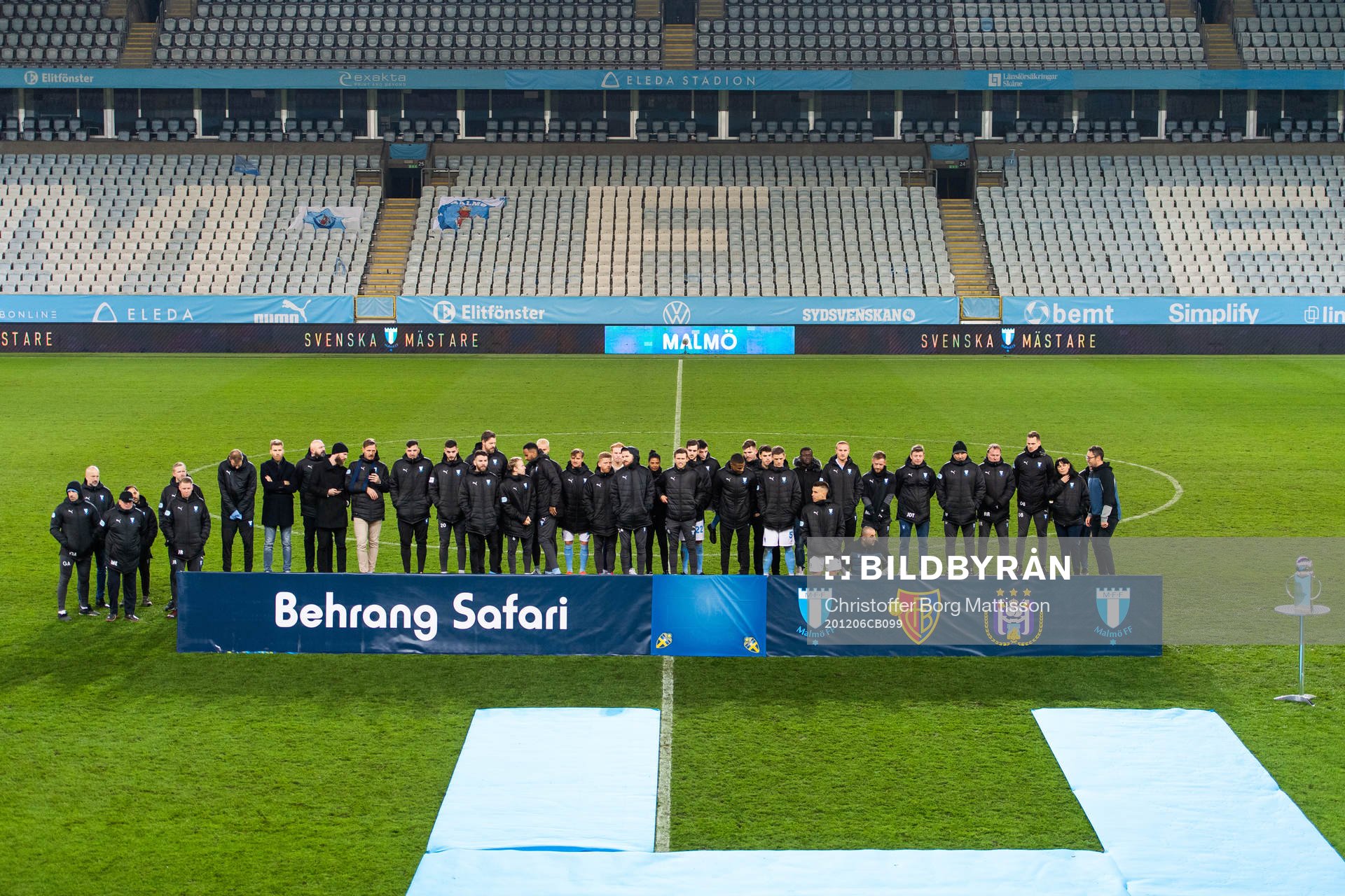 Malmö FFs spelare samlas för att hylla Behrang Safar