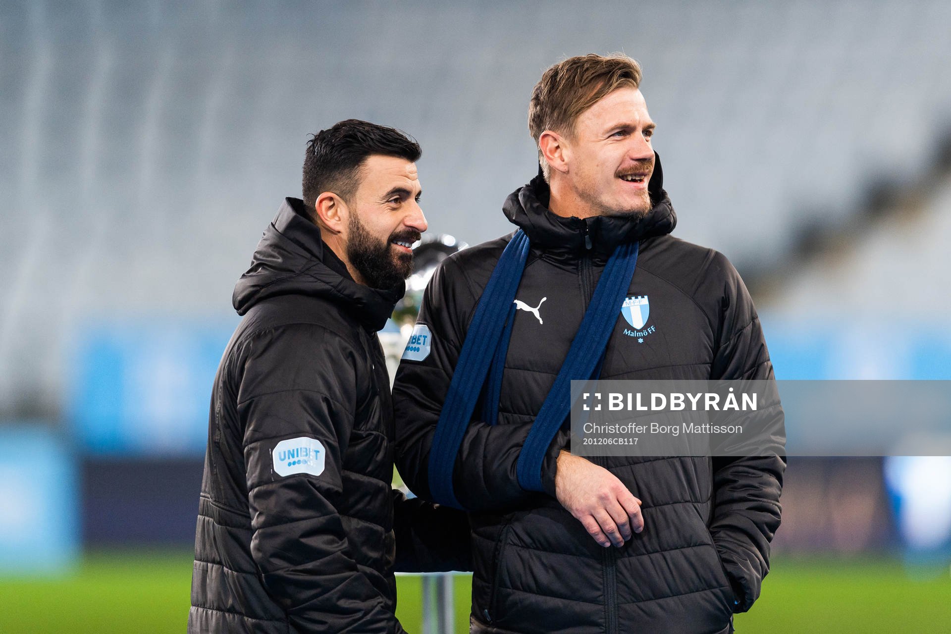 Malmö FFs Behrang Safari hyllas och står tillsammans med målvakt Johan Dahlin efter fotbollsmatchen i Allsvenskan mellan Malmö FF och Östersund den 6 december 2020 i Malmö.