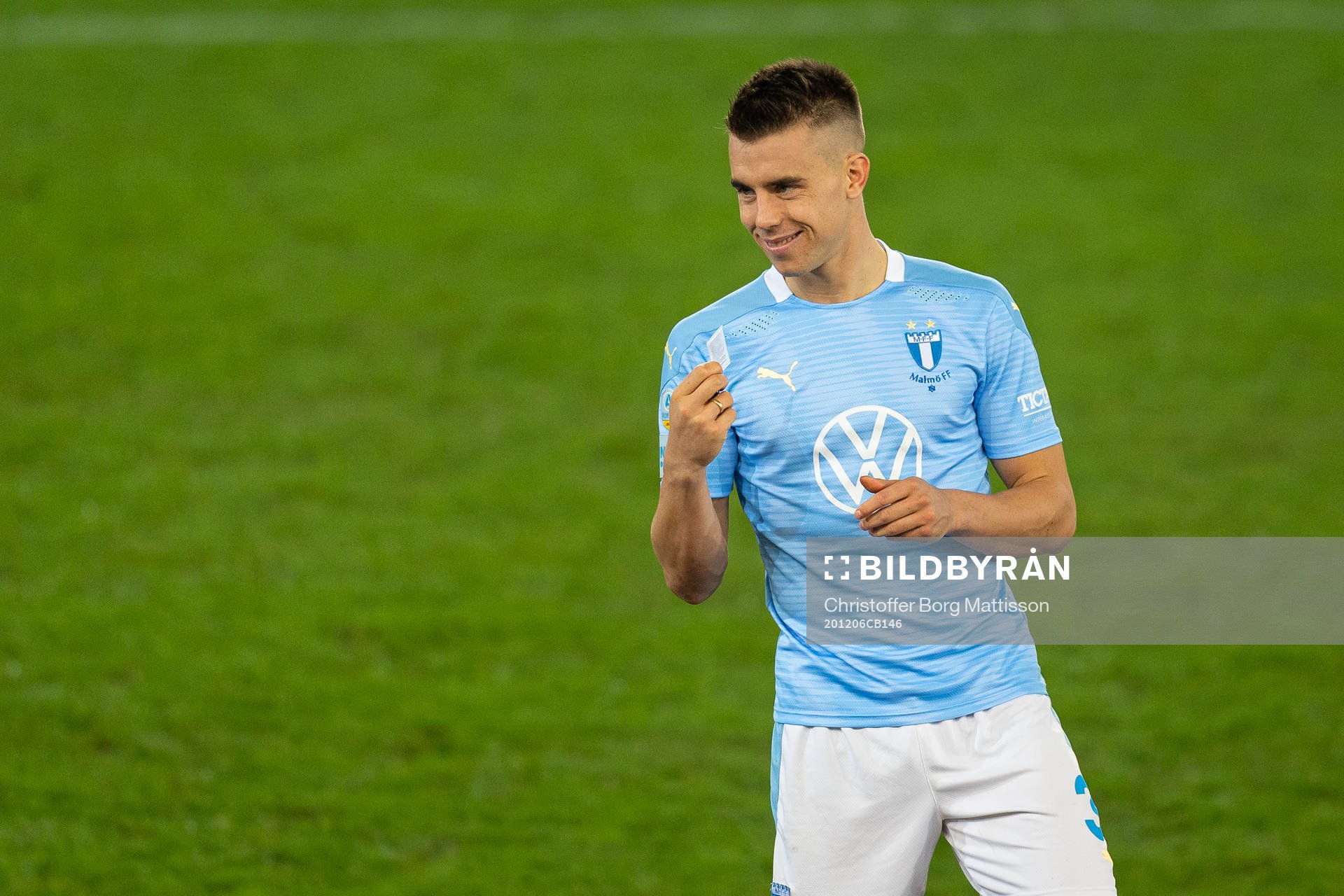 Malmö FFs Jonas Knudsen med sin guldmedalj