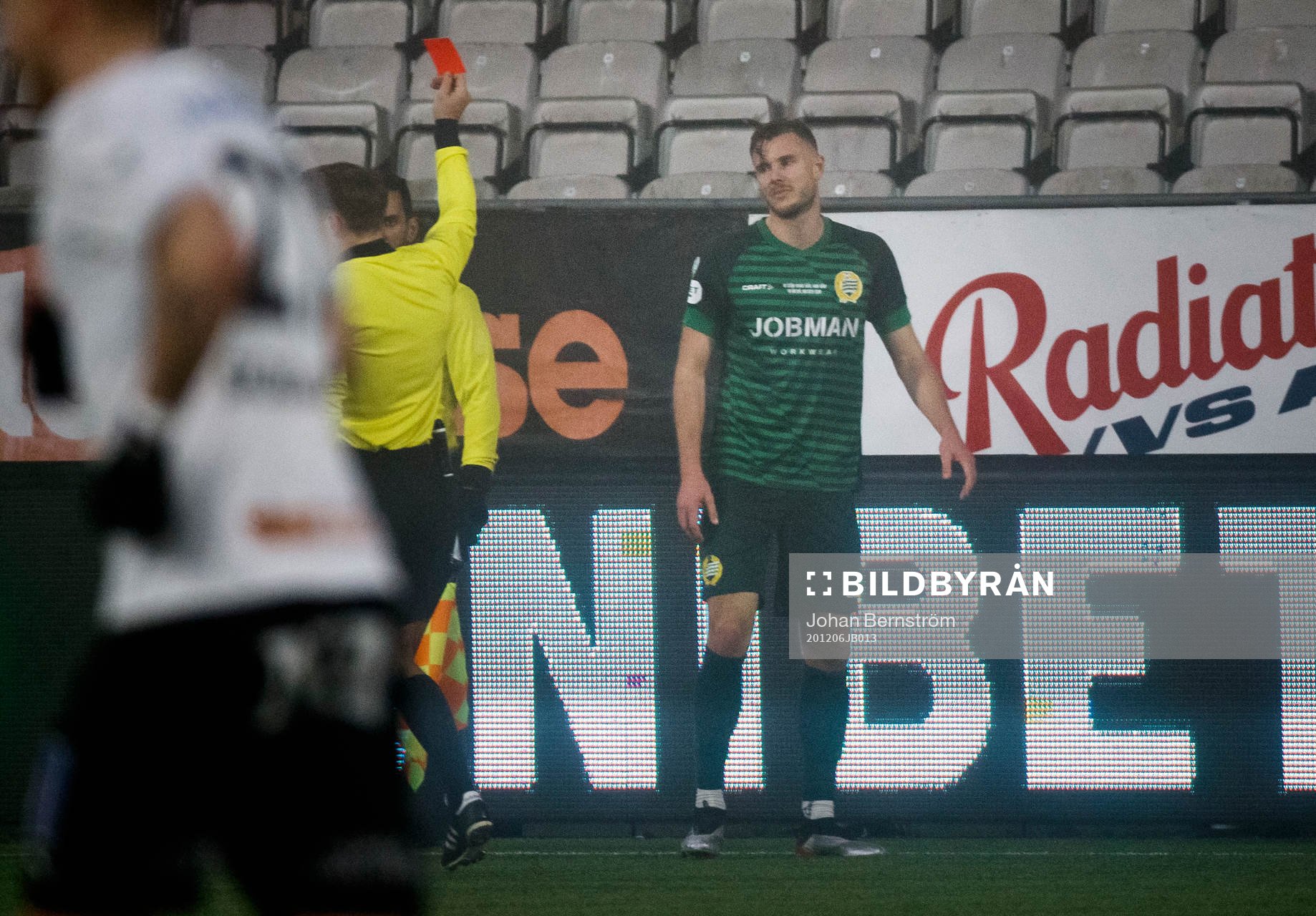 Hammarbys Richard Magyar får rött kort