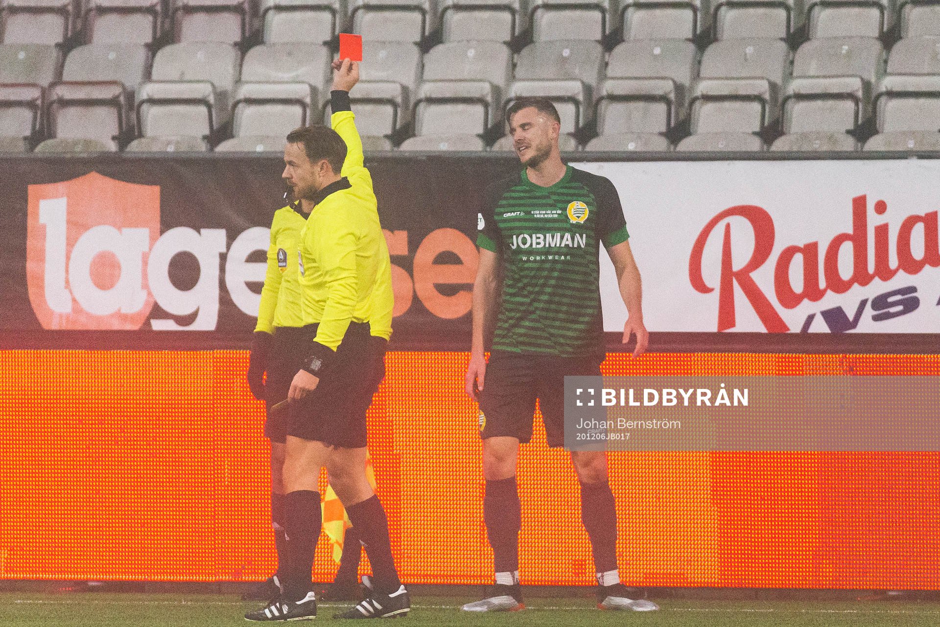 Hammarbys Richard Magyar får rött kort