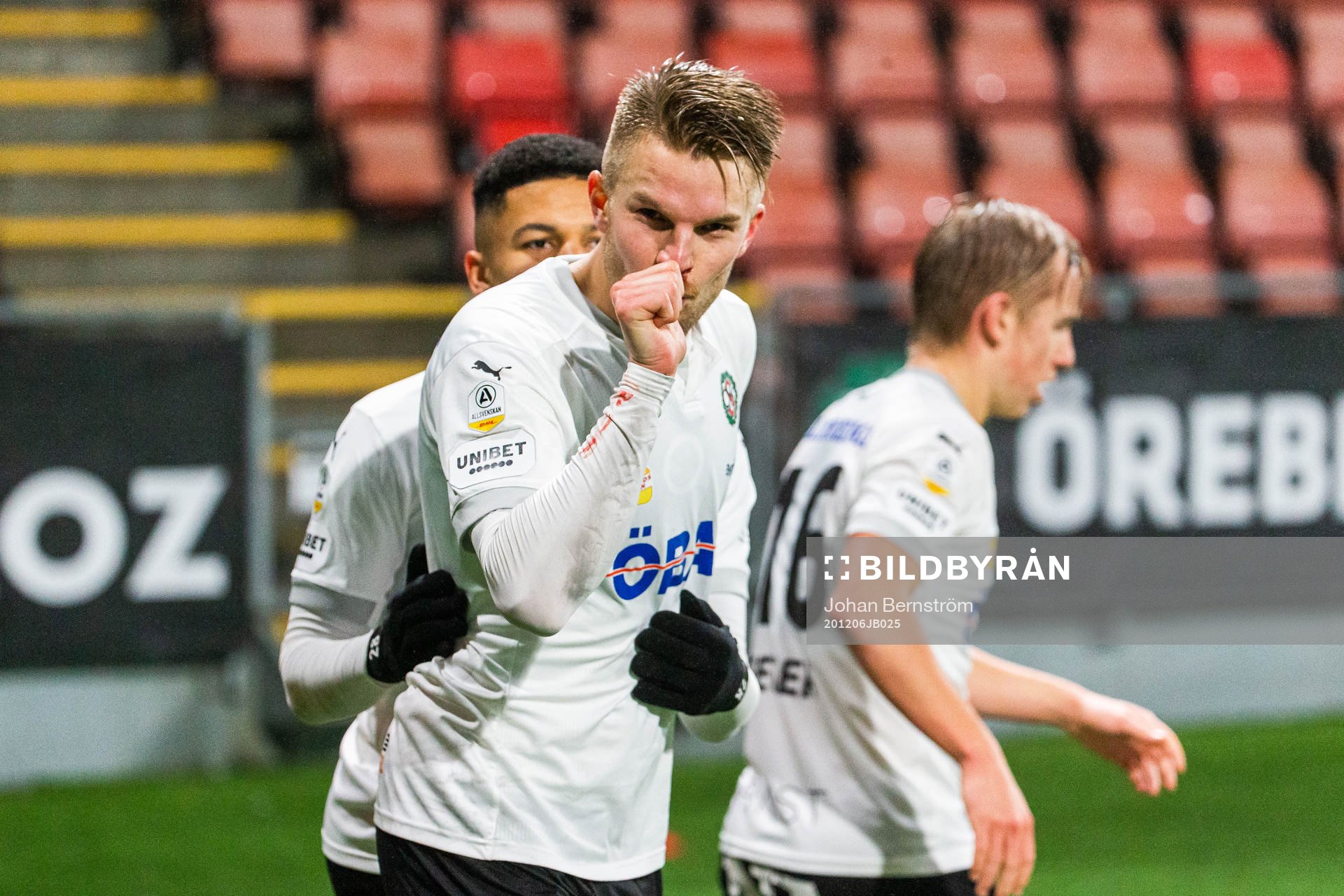 Örebros Erik Björndahl jublar