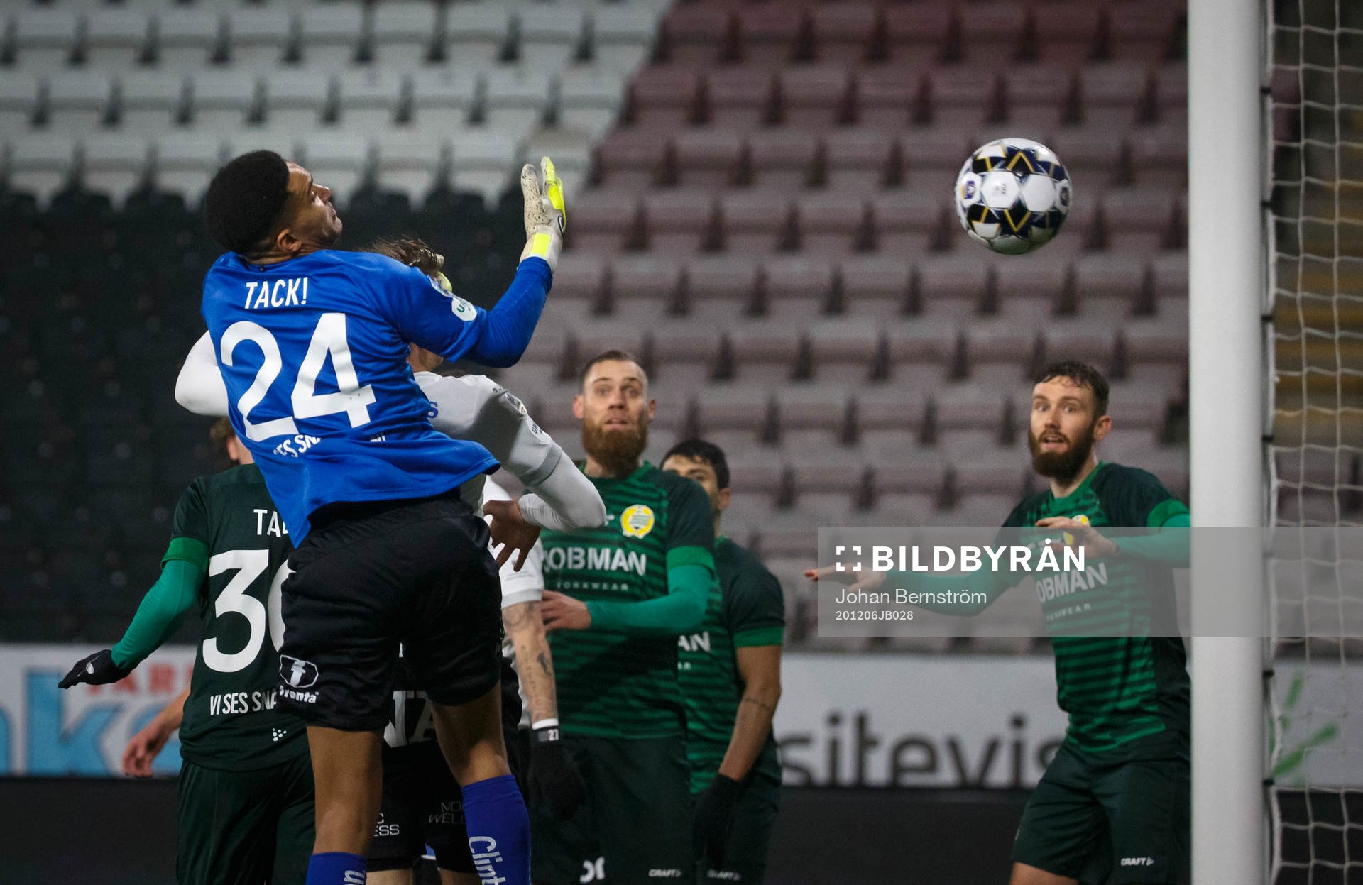 Örebros Erik Björndahl gör 2-1 på Hammarbys målvakt
