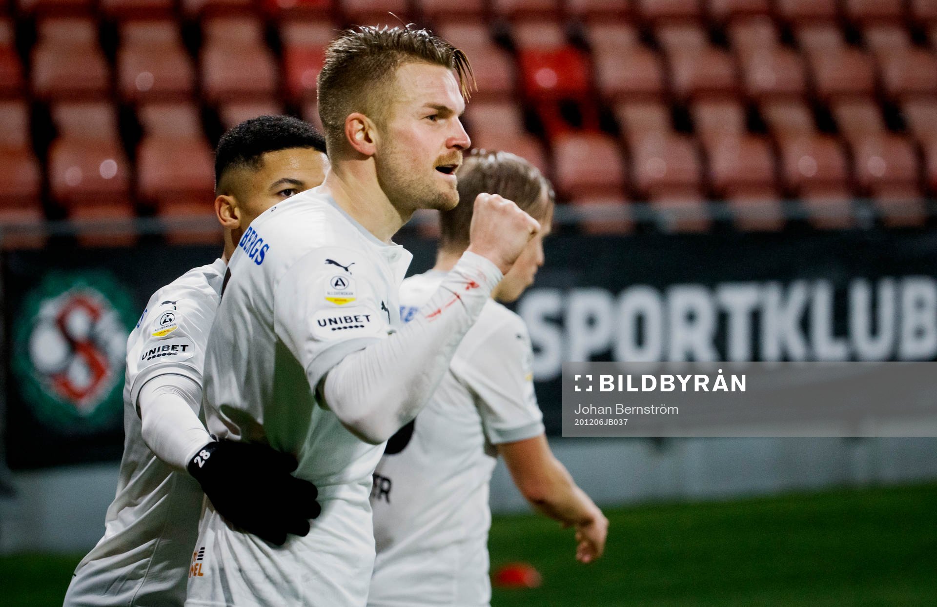 Örebros Erik Björndahl jublar