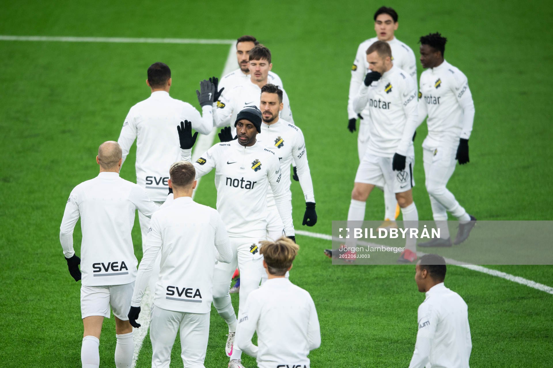 s spelare värmer upp