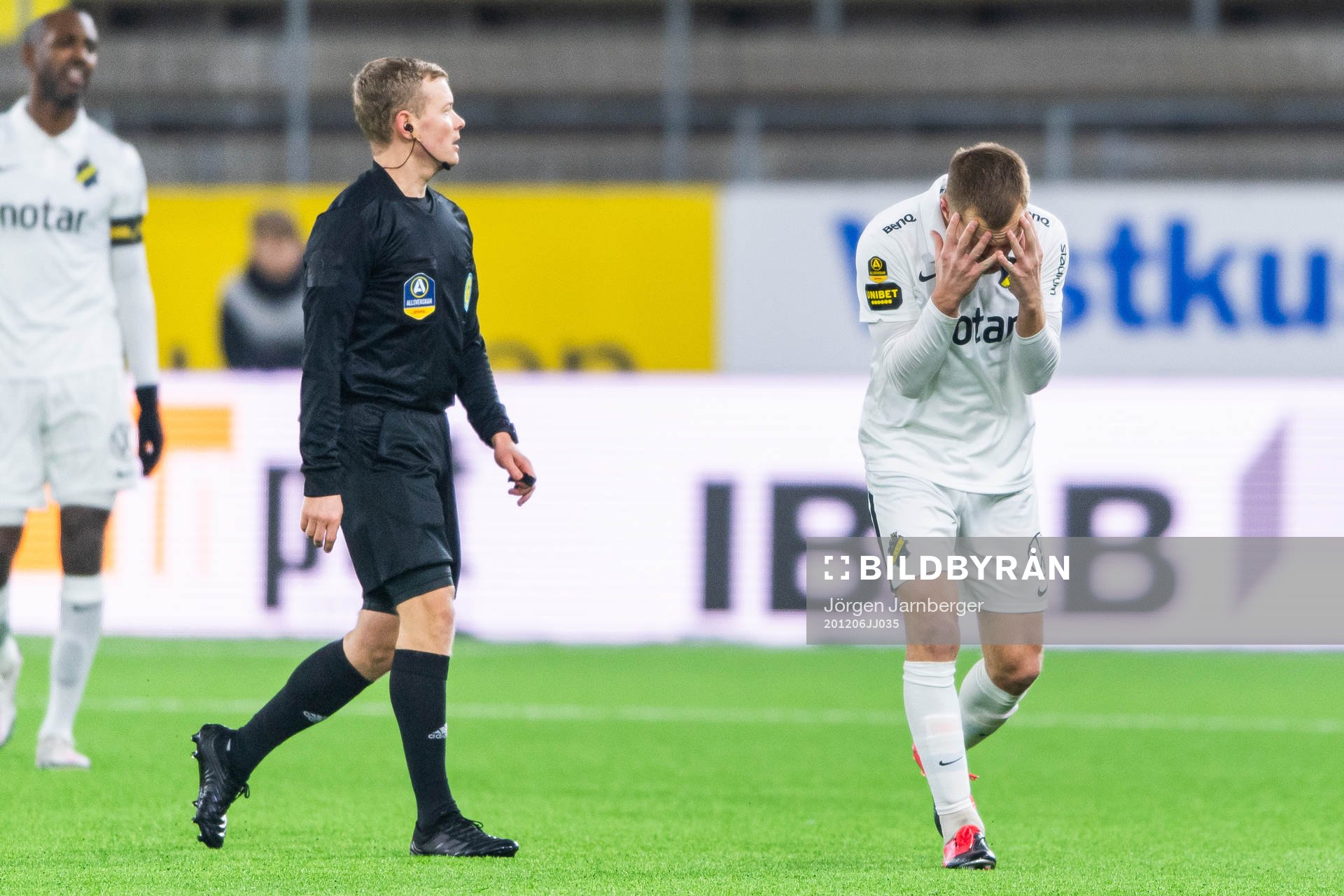 s Sebastian Larsson reagerar