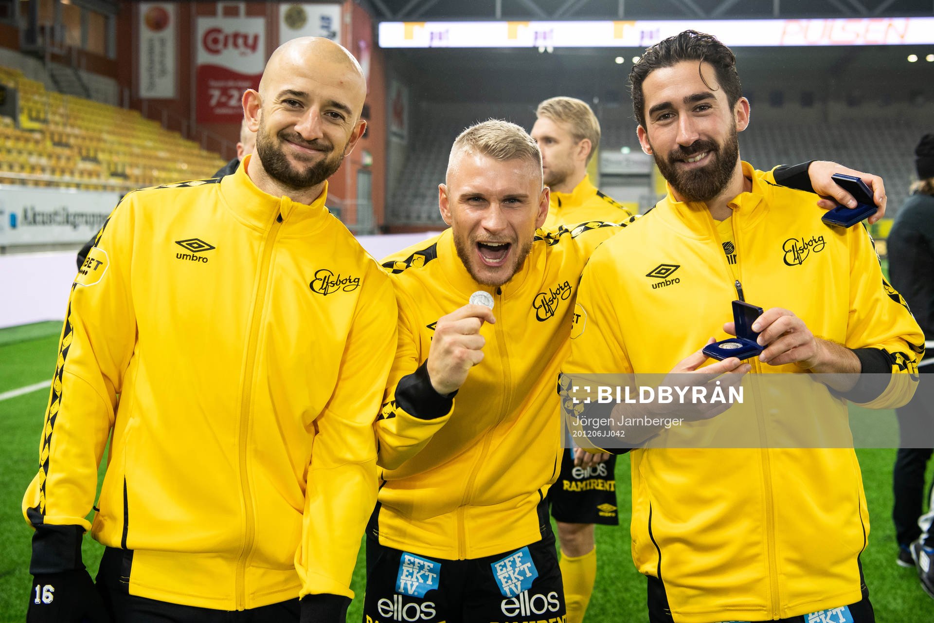 Elfsborgs Robert Gojani, Simon Strand och Frederik Holst jublar efter fotbollsmatchen i Allsvenskan mellan Elfsborg och AIK den 6 december 2020 i Borås.
