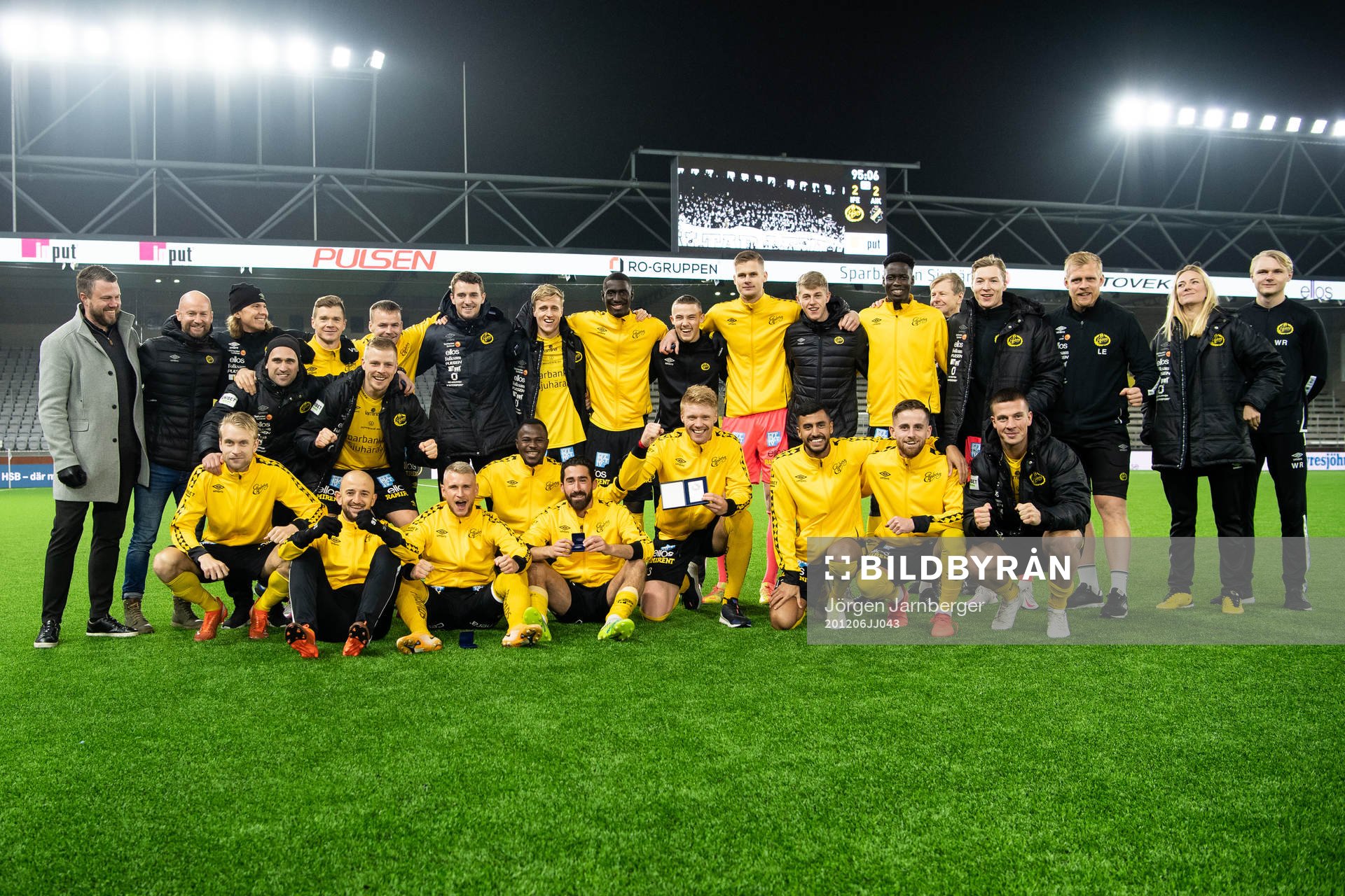 Elfsborgs spelare och ledare jublar
